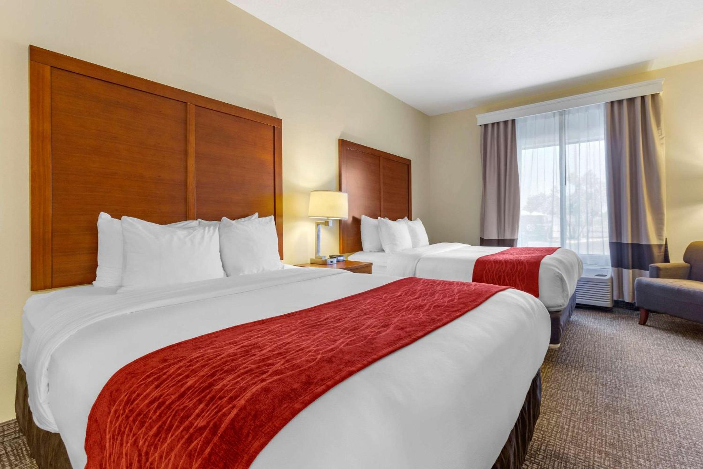 Queen Room with Two Queen Beds - Non-Smoking - Photo 1