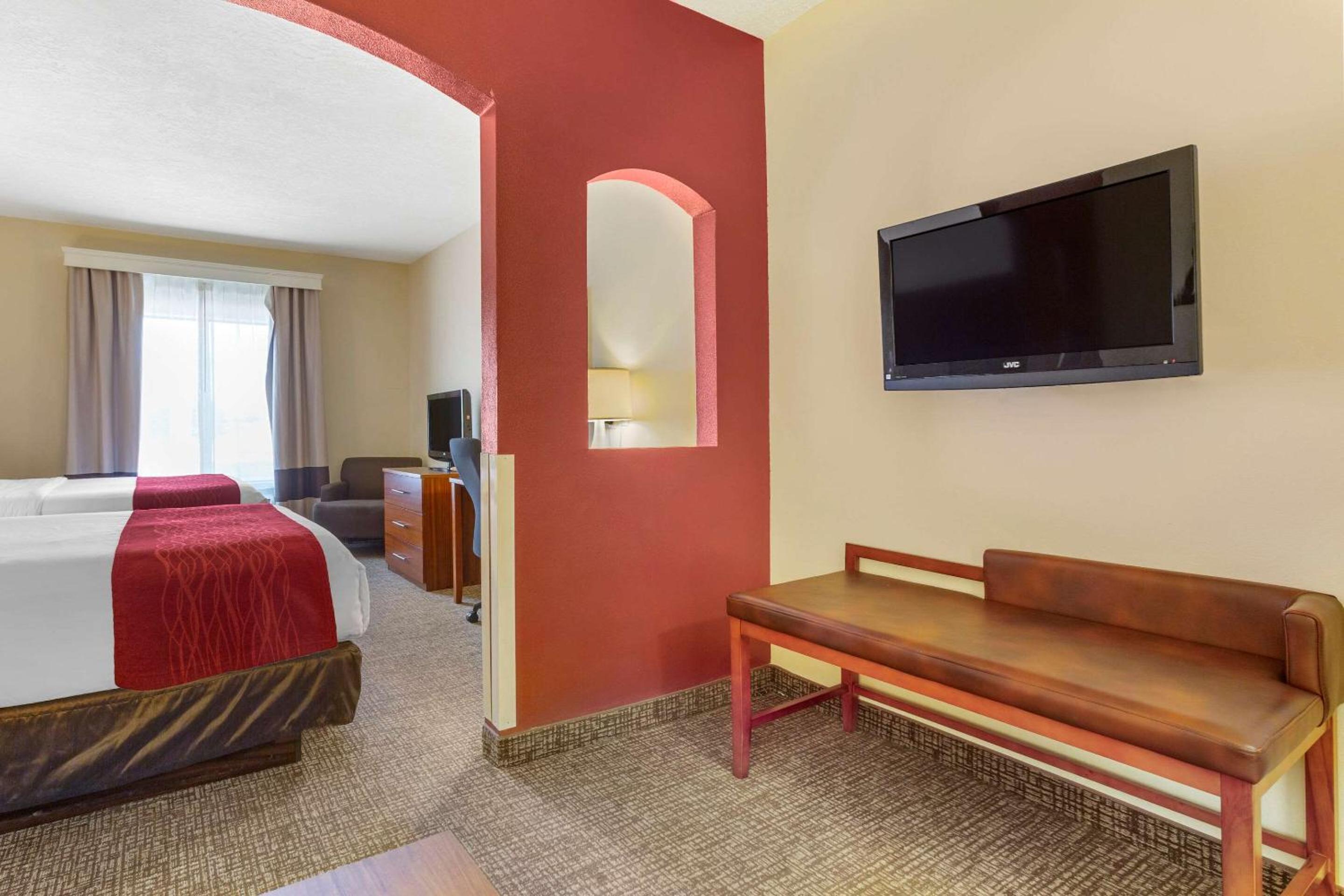 Suite with Two Queen Beds - Accessible/Non-Smoking - Photo 4