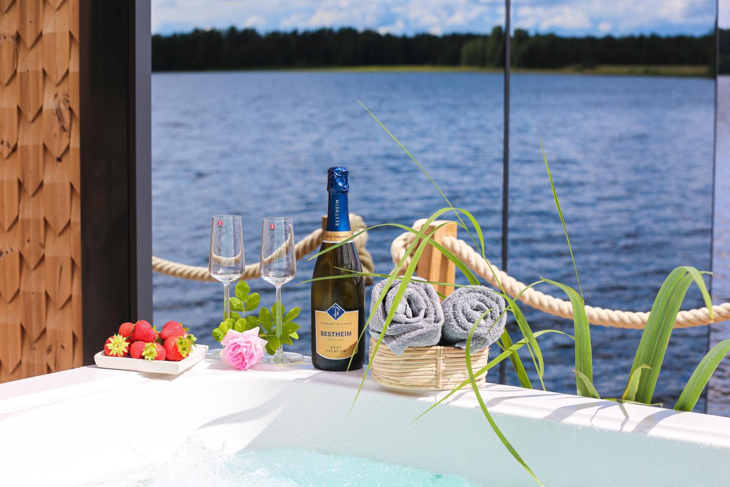 Suite with Lake View photo 2