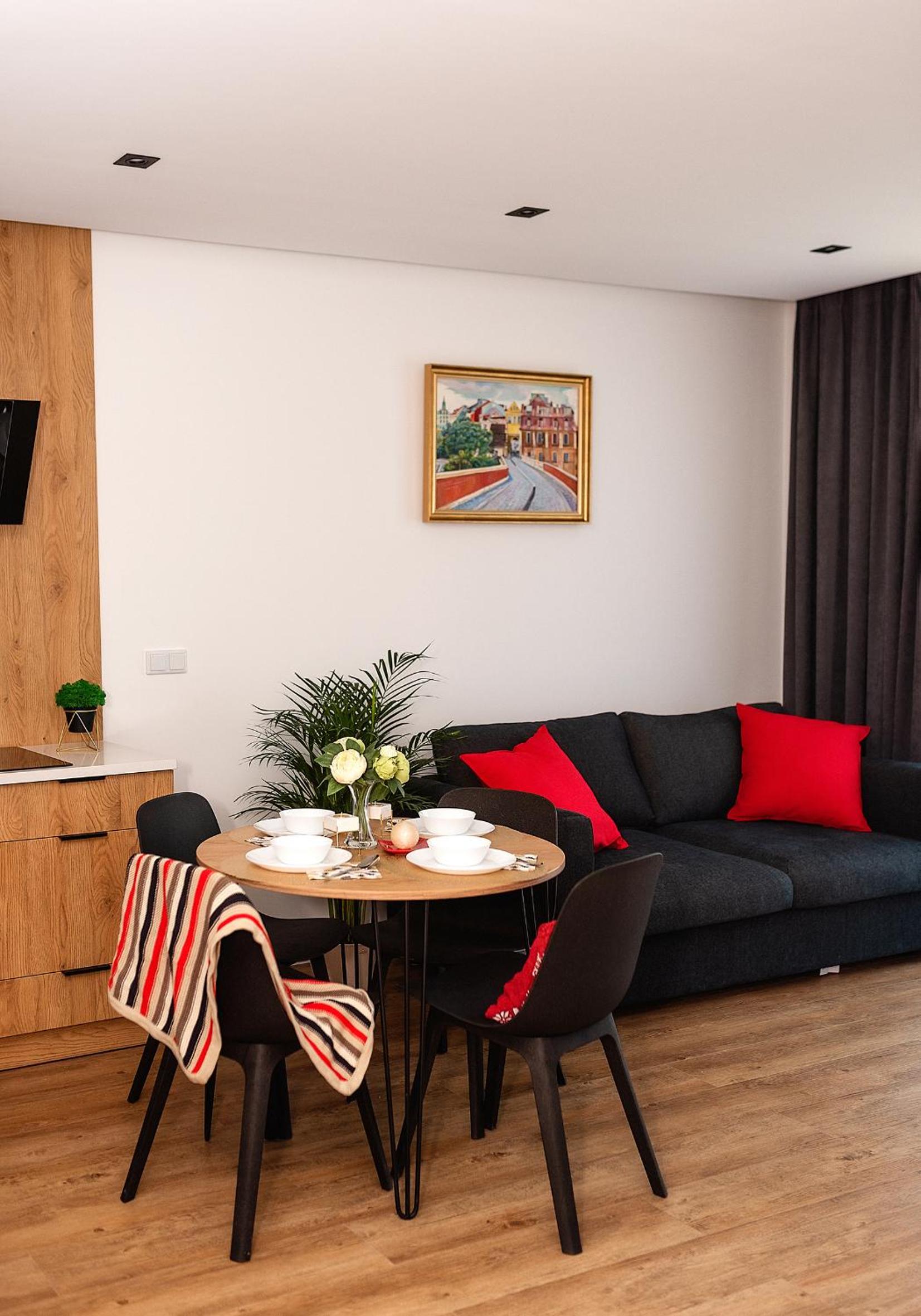 One-Bedroom Apartment - Photo 12