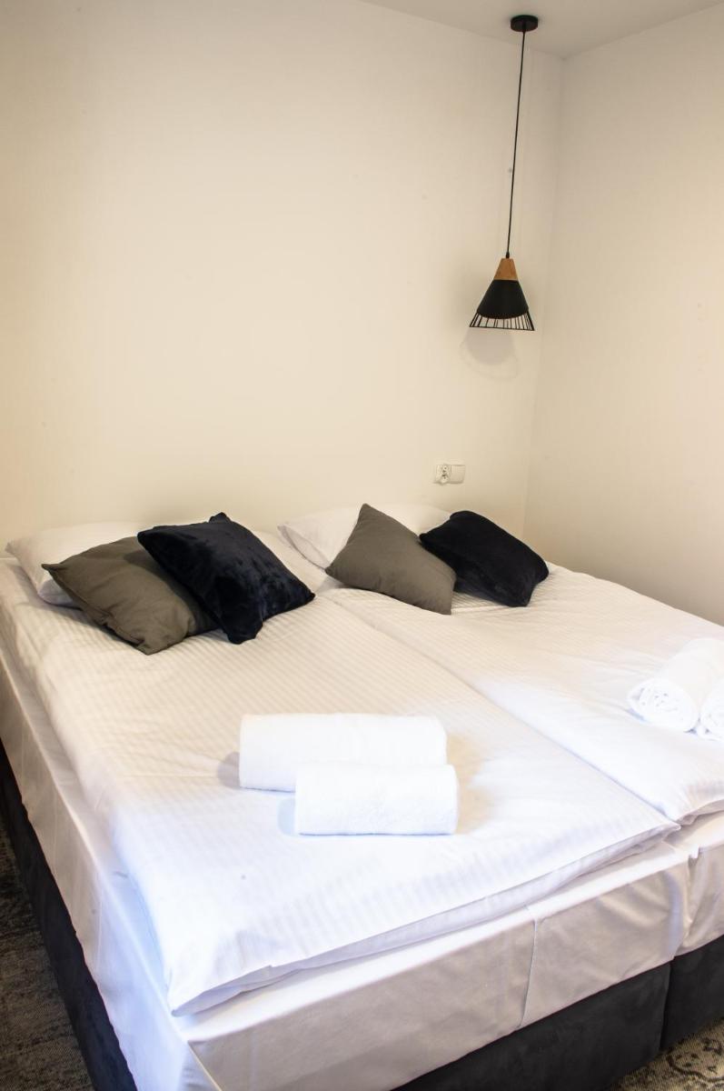 Double Room with Private Bathroom - Photo 3