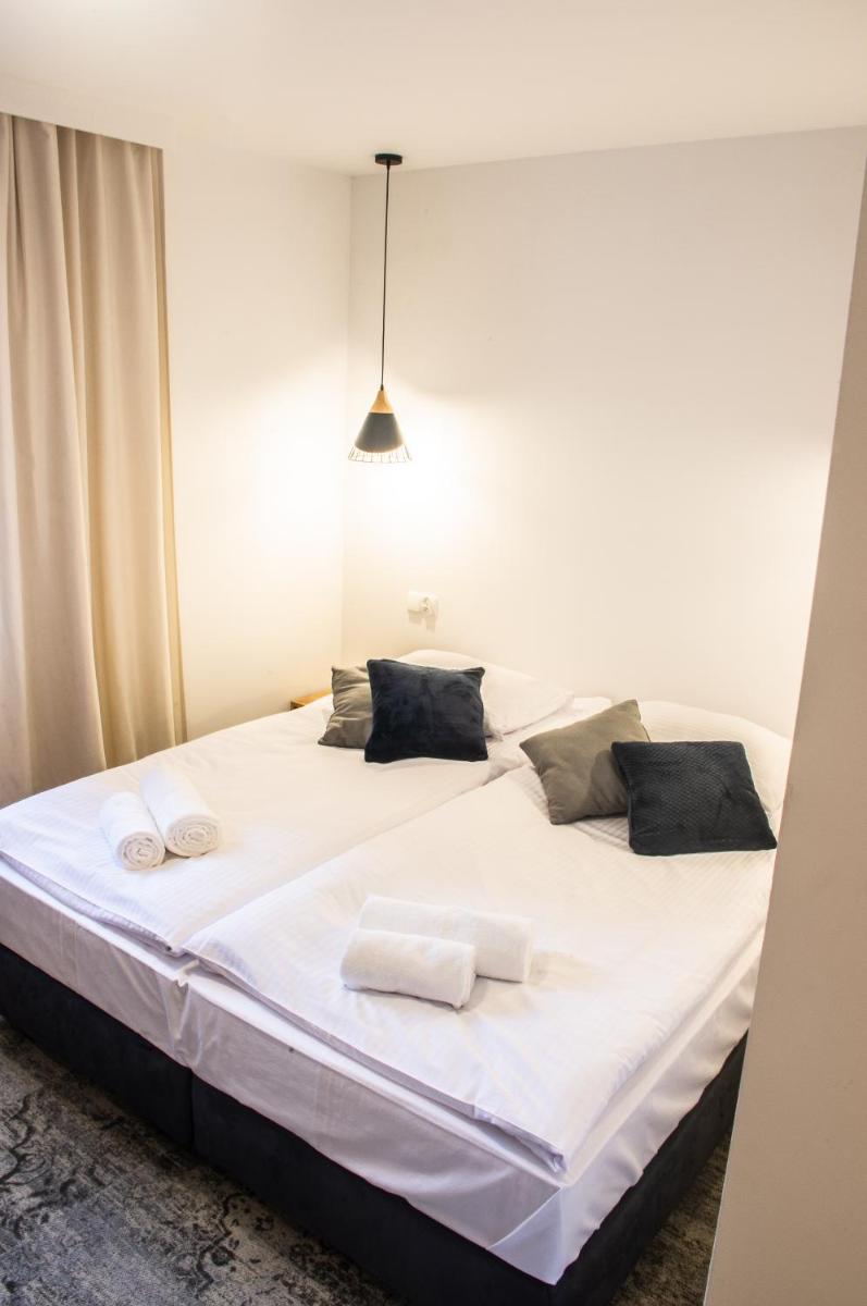 Double Room with Private Bathroom - Photo 4