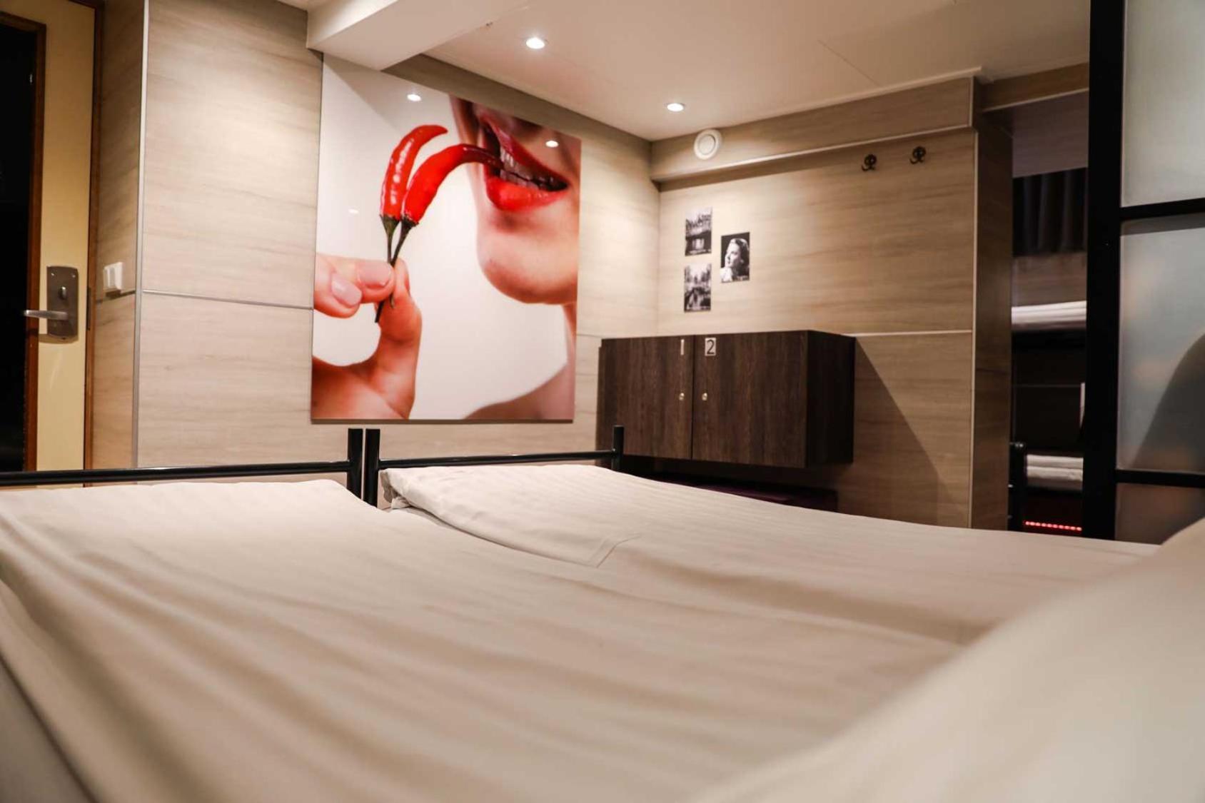 Bed in 8-Bed Mixed Dormitory Room photo 3