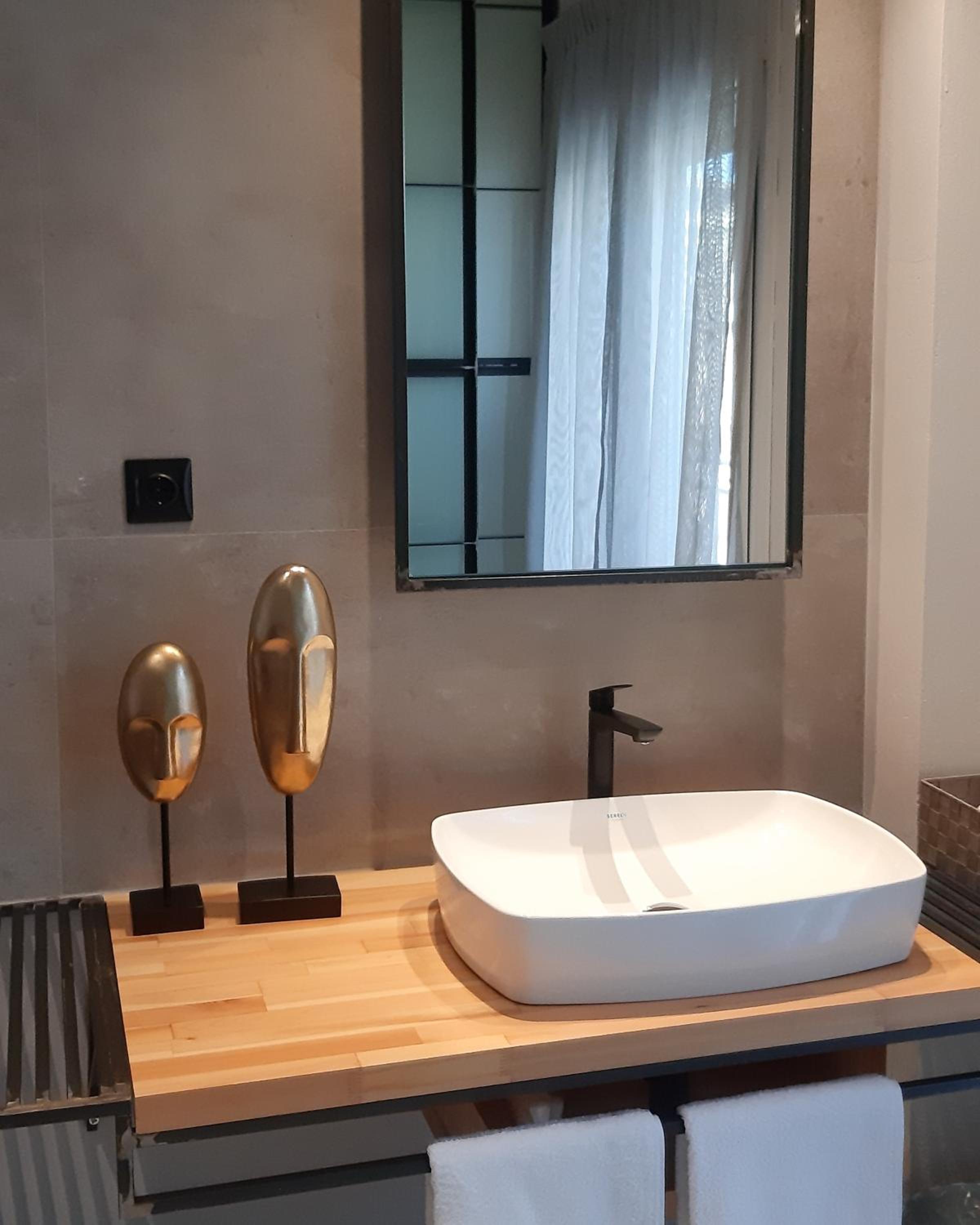 One-Bedroom Apartment - Photo 8