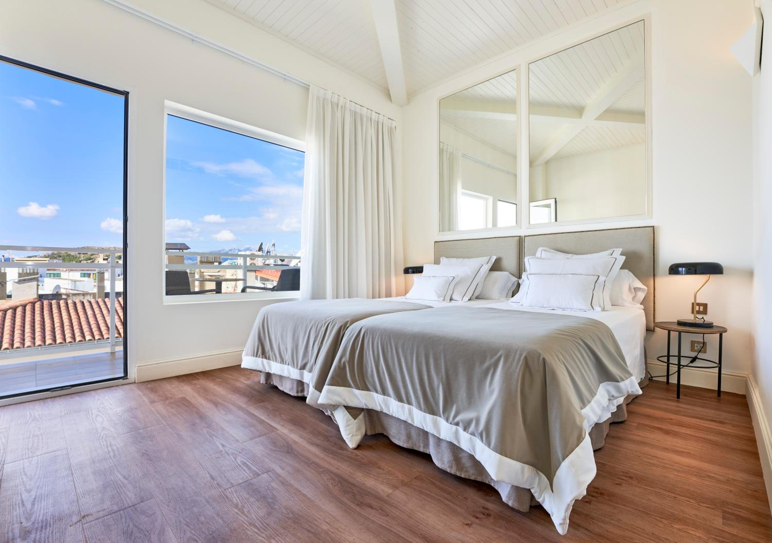 Double or Twin Room with Side Sea View - Photo 1