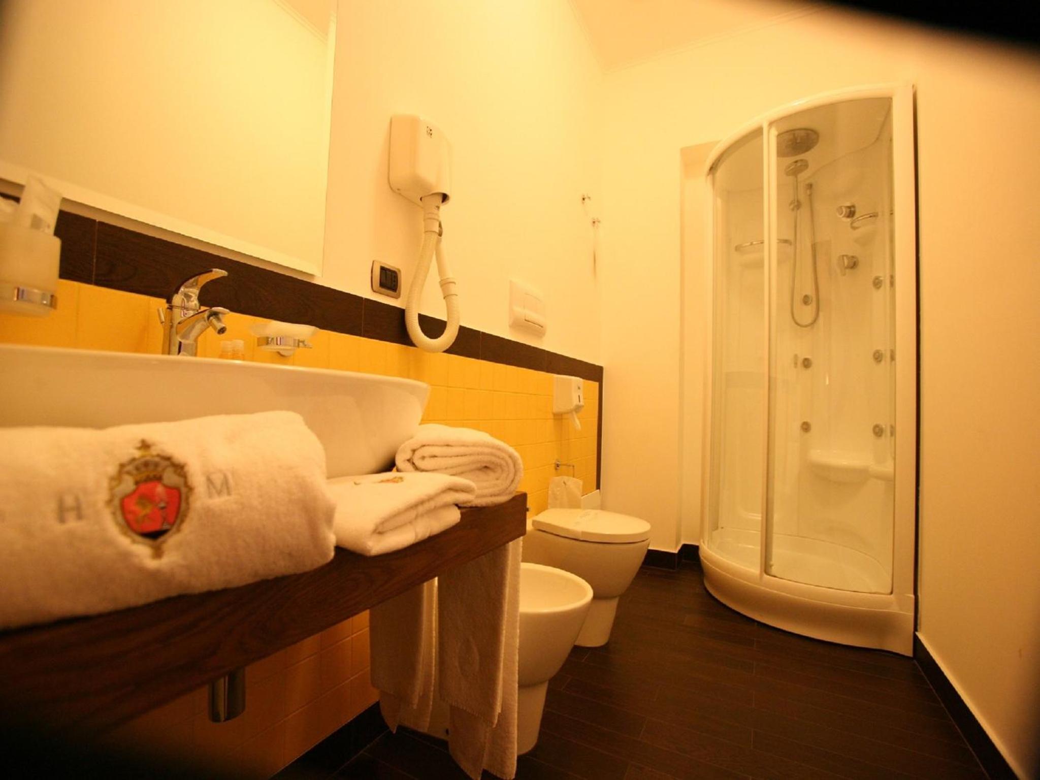 Standard Double or Twin Room - Photo 4