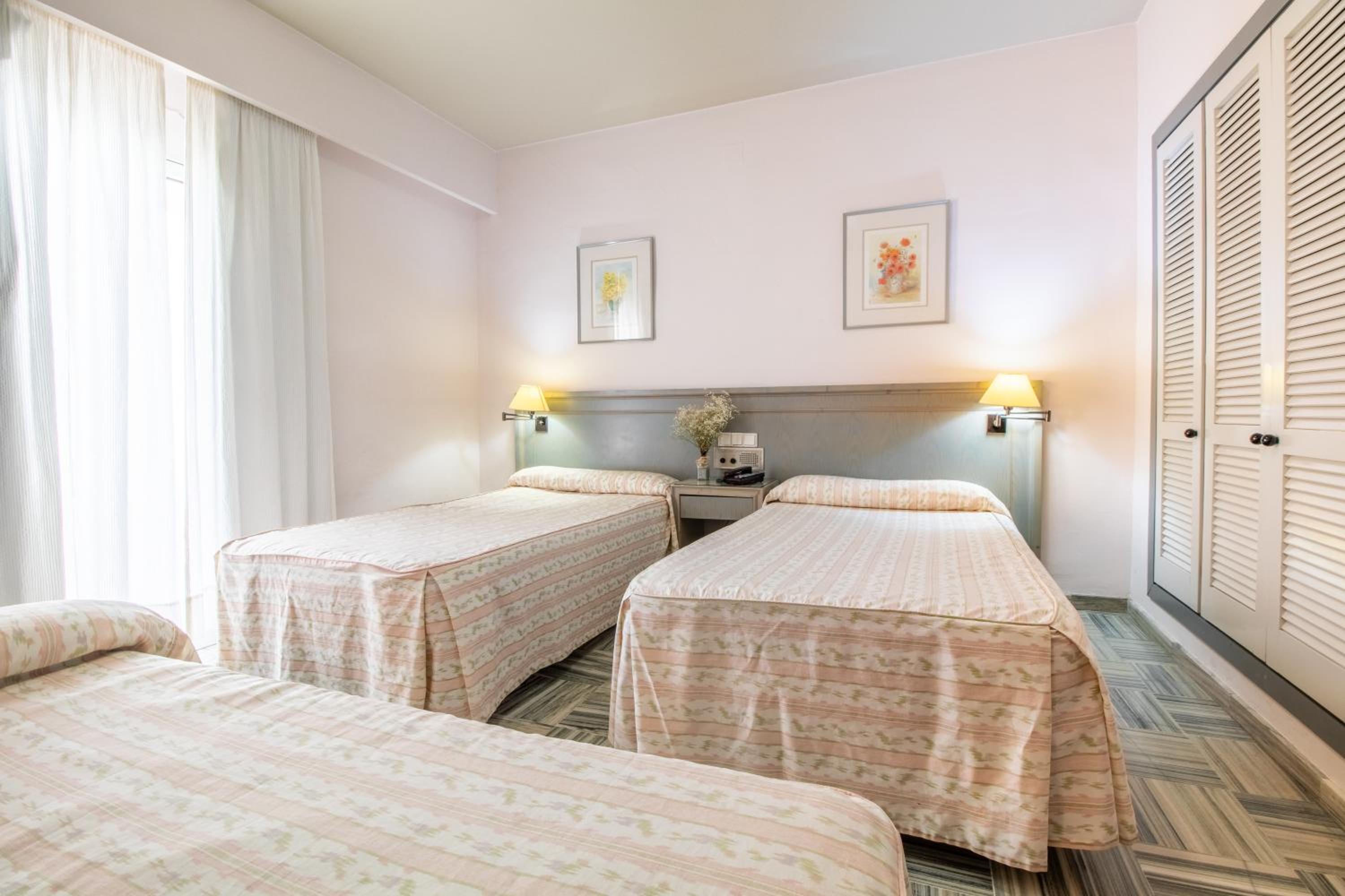 Habitación Doble con Cama Extra (2 adultos + 1 niño)
