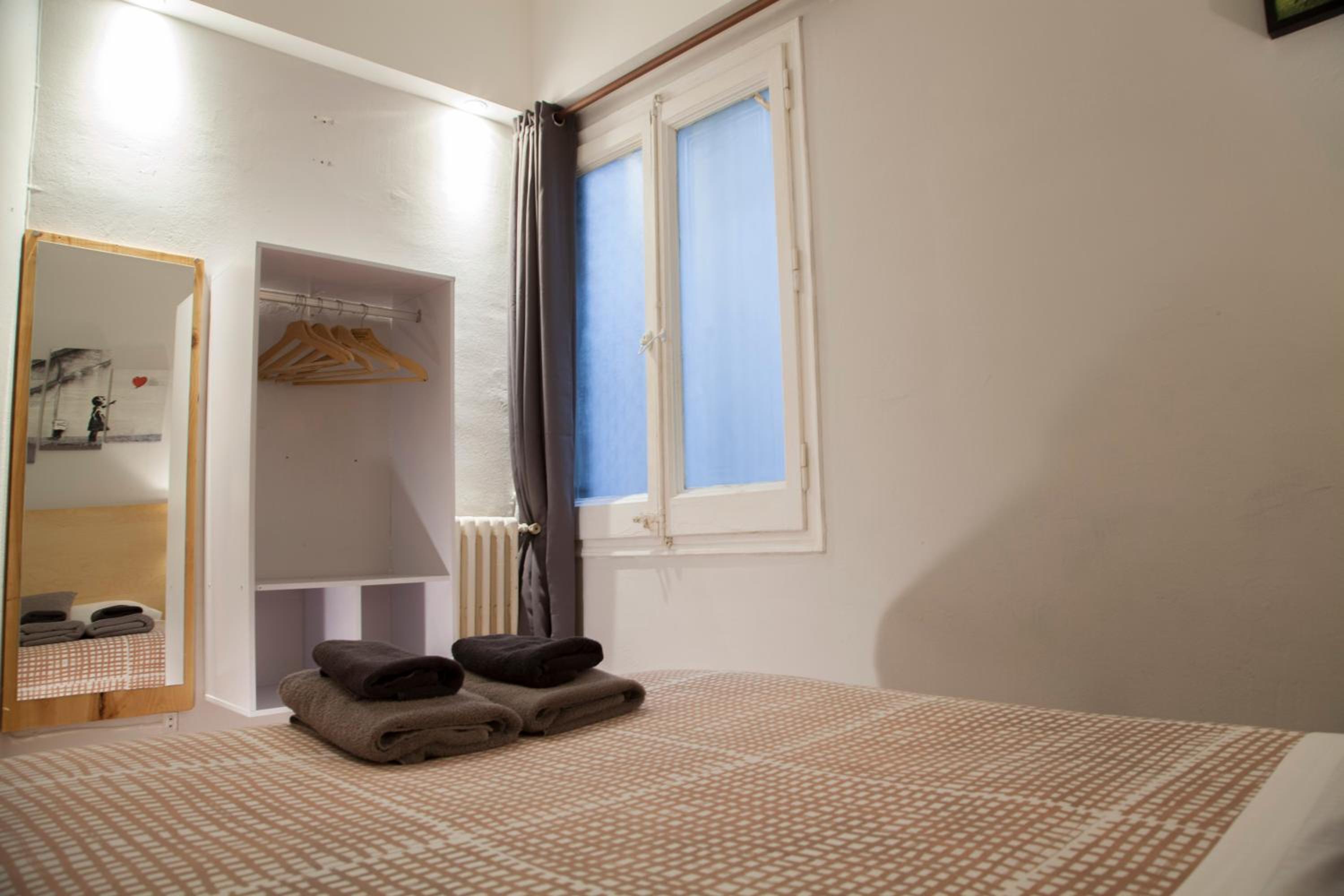 Small Double Room with Shared Bathroom photo 2