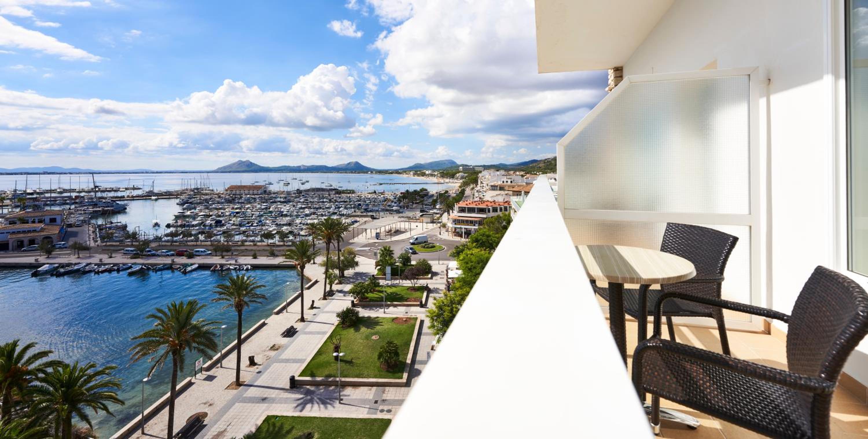Double or Twin Room with Front Sea View and Balcony - Photo 3