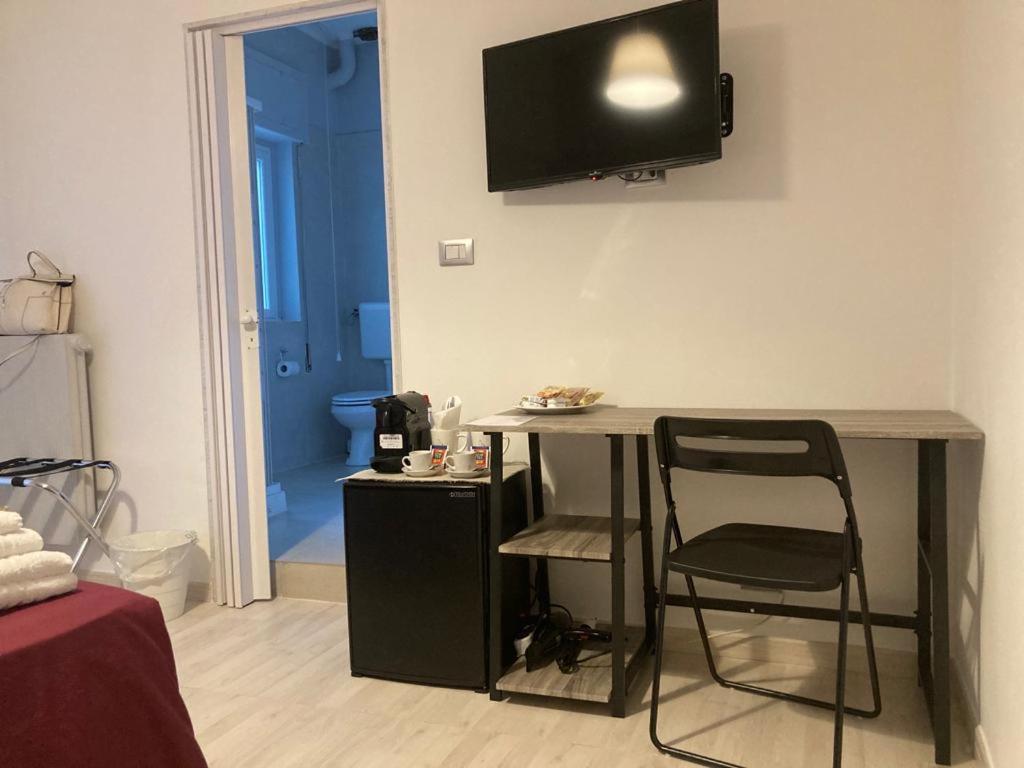 Standard Double Room - Photo 7