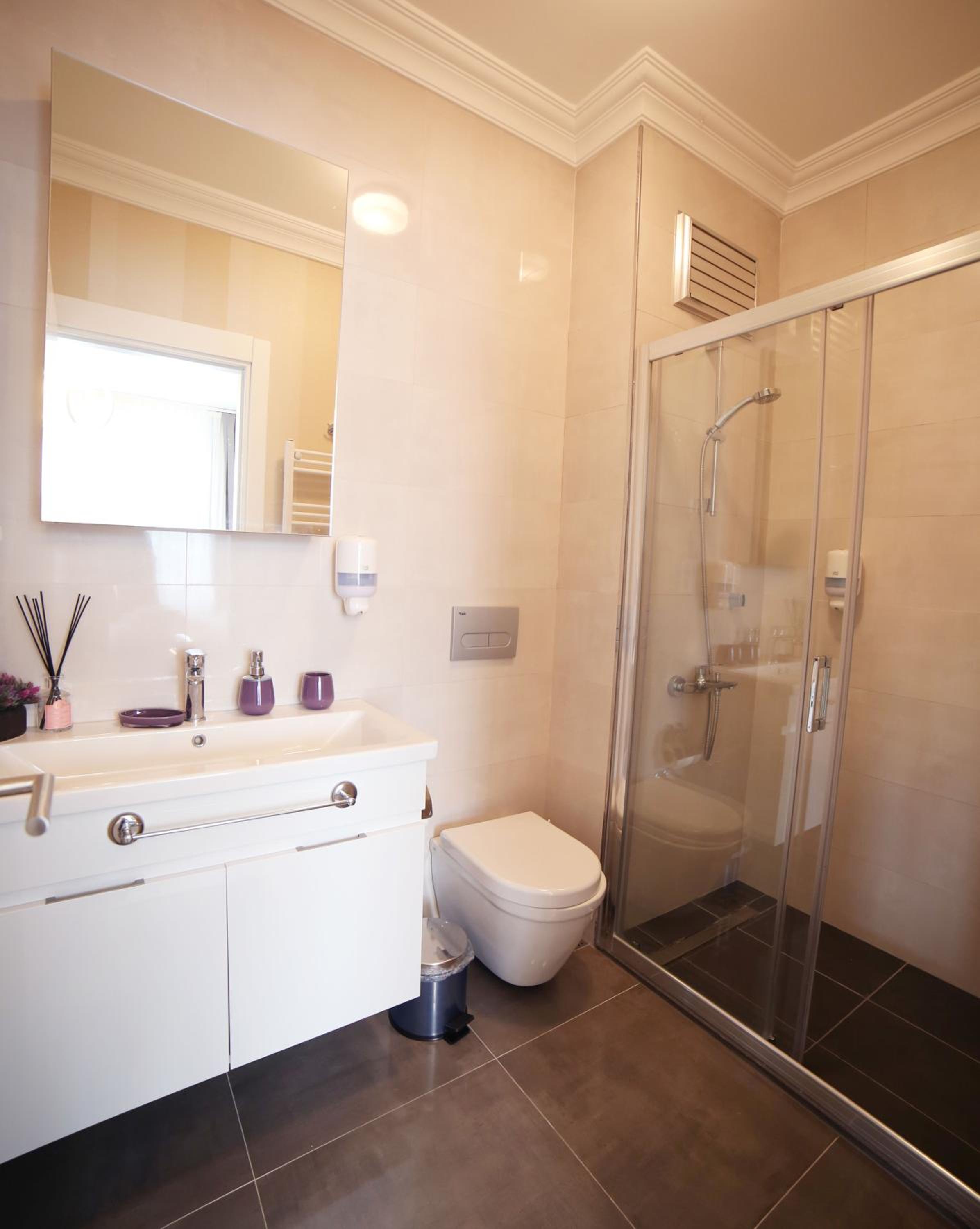 Three-Bedroom Suite - Photo 12