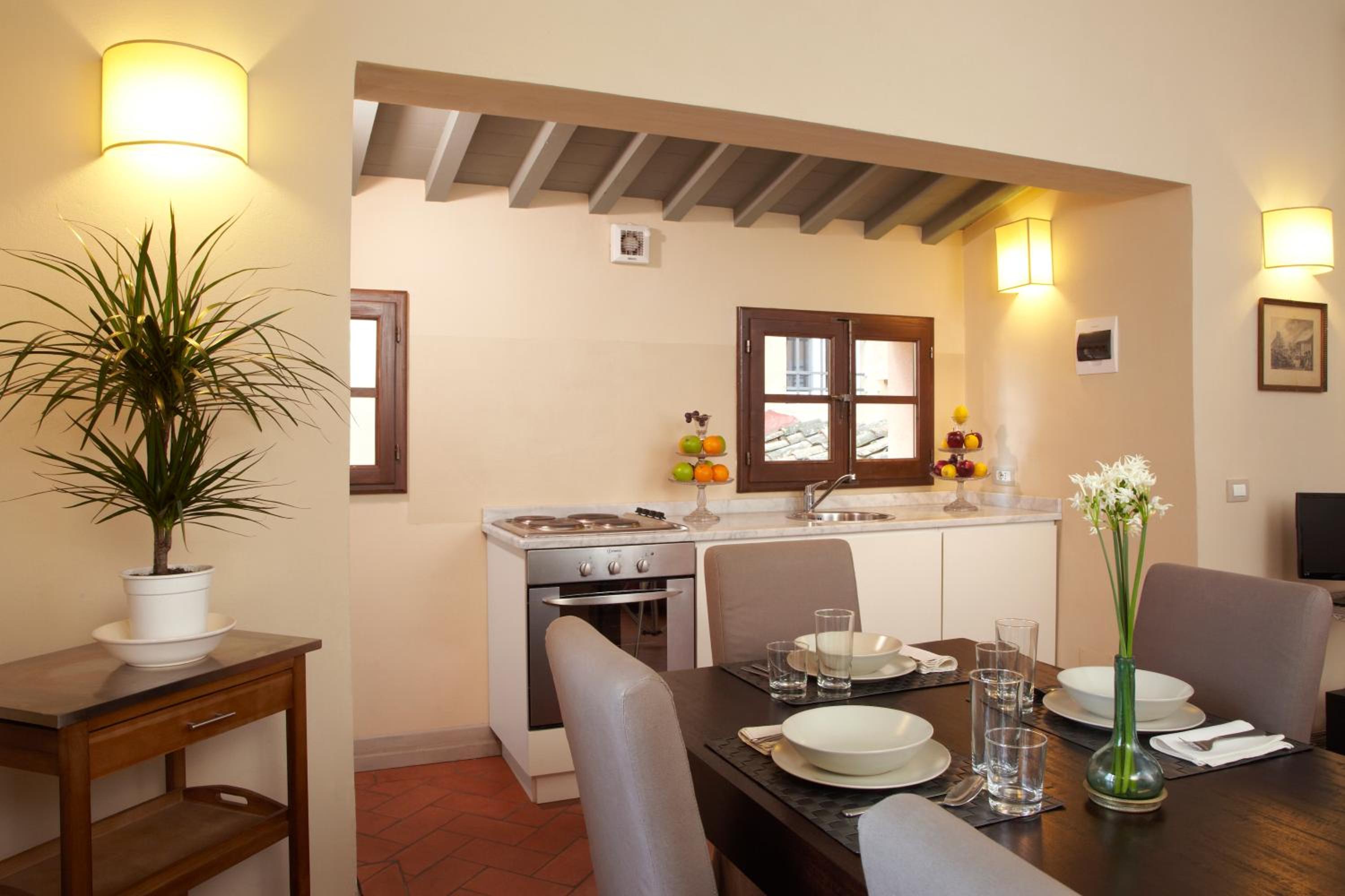 One-Bedroom Apartment with Terrace photo 2
