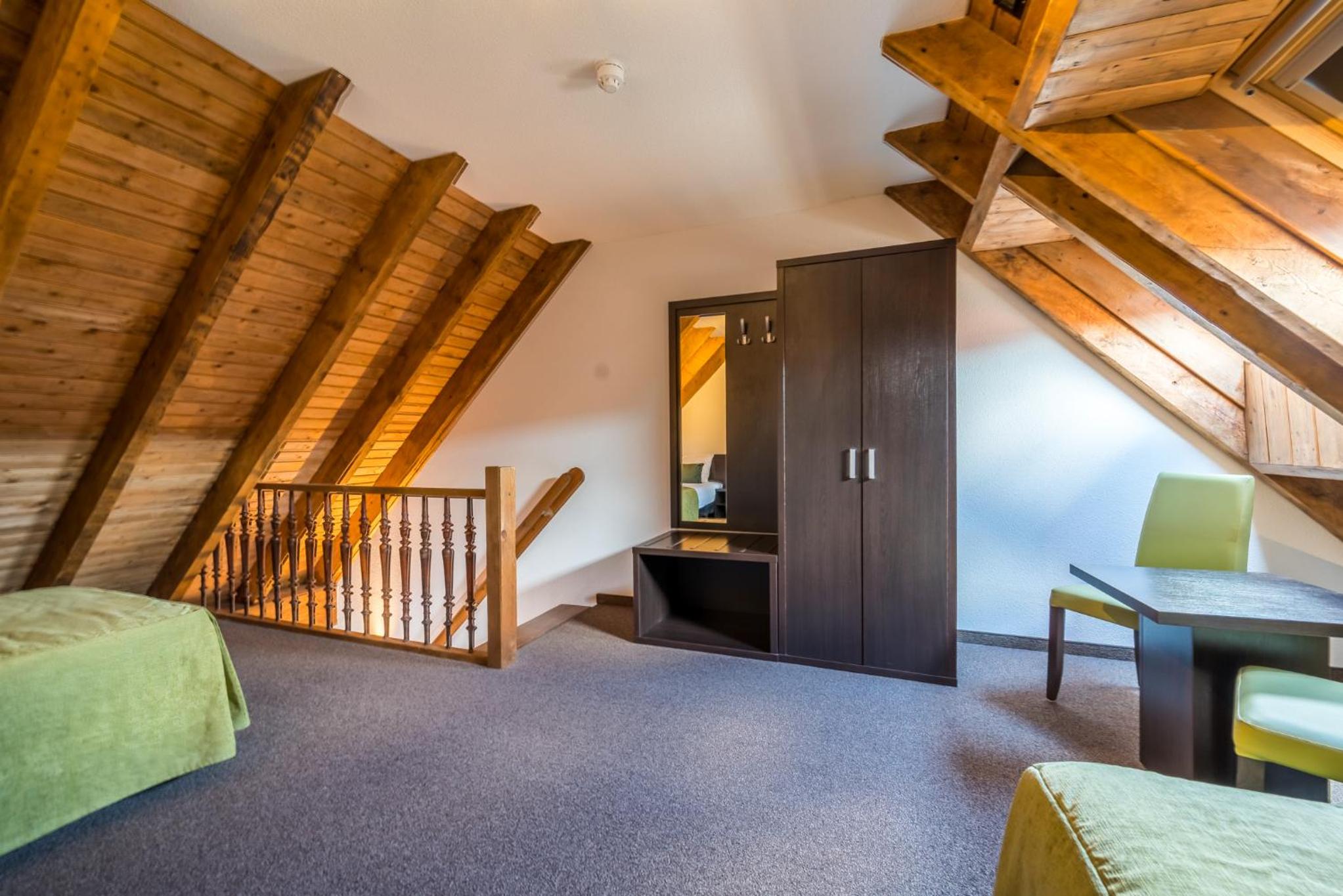 Family Room (6 Adults) - Photo 8