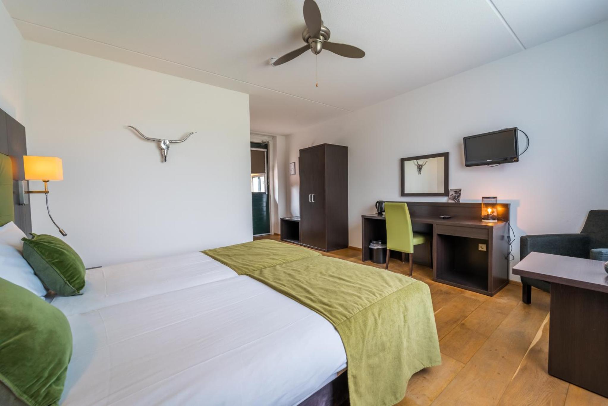 Standard Twin Room - Photo 3