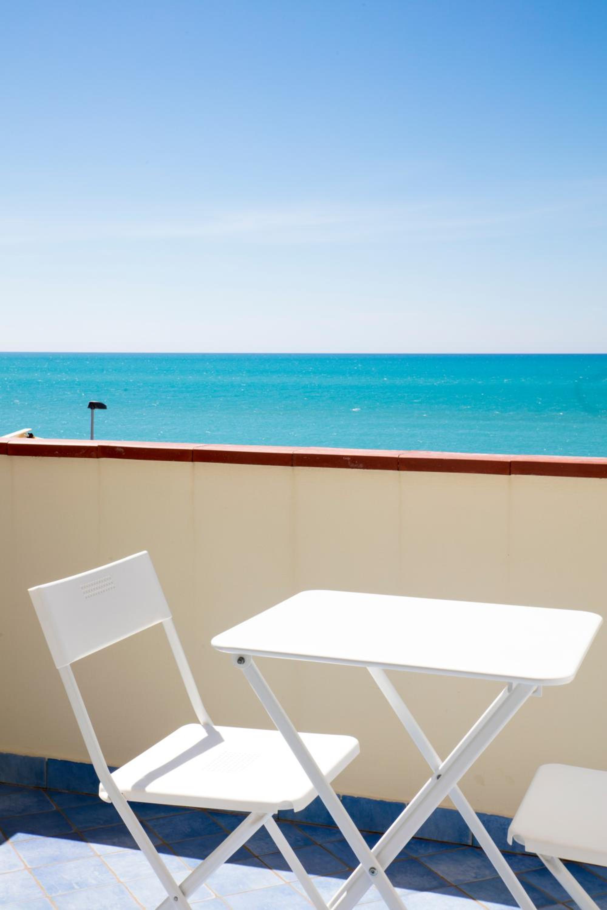 Deluxe Double Room with Sea View - Photo 14
