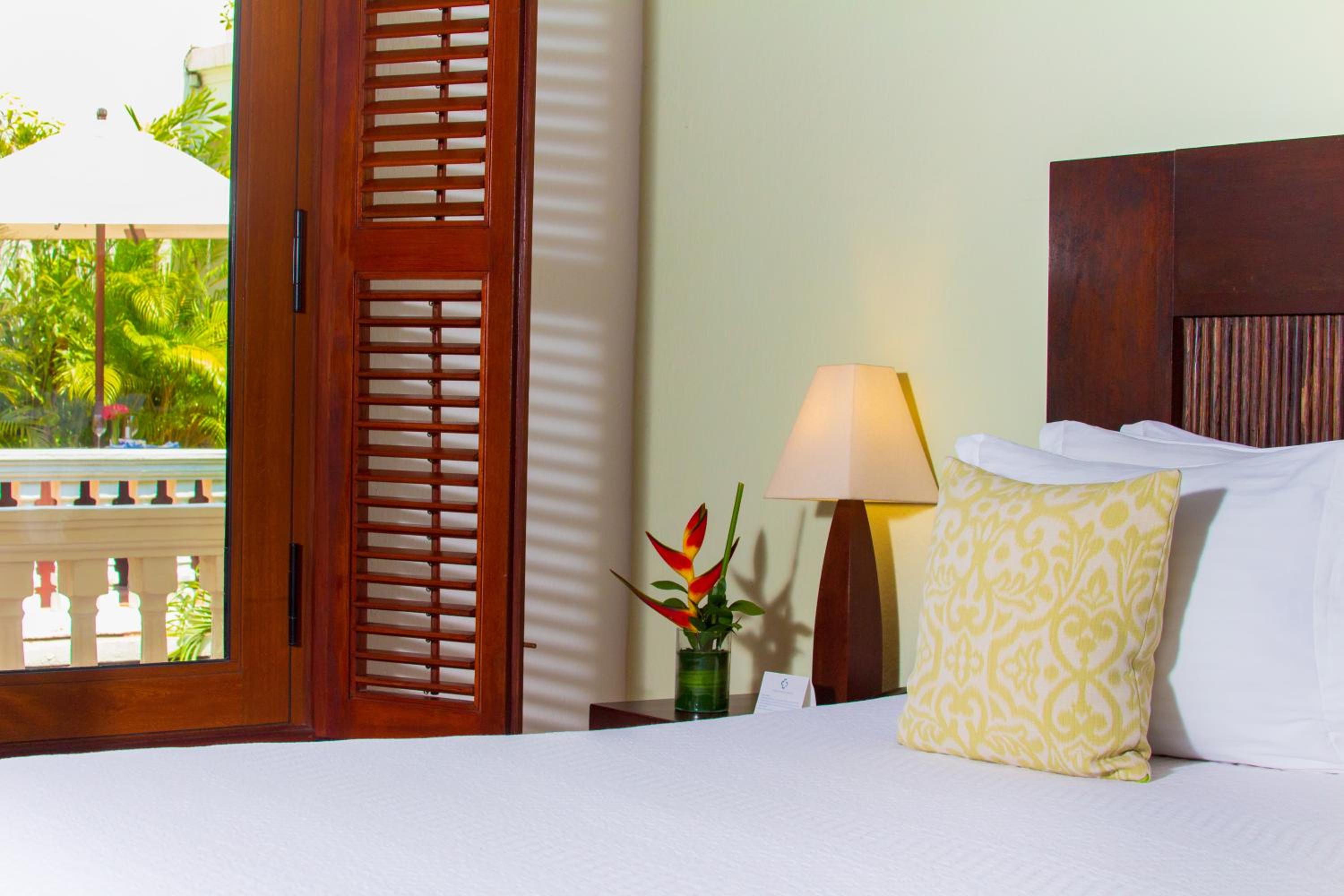 Deluxe Junior Suite - Photo 12