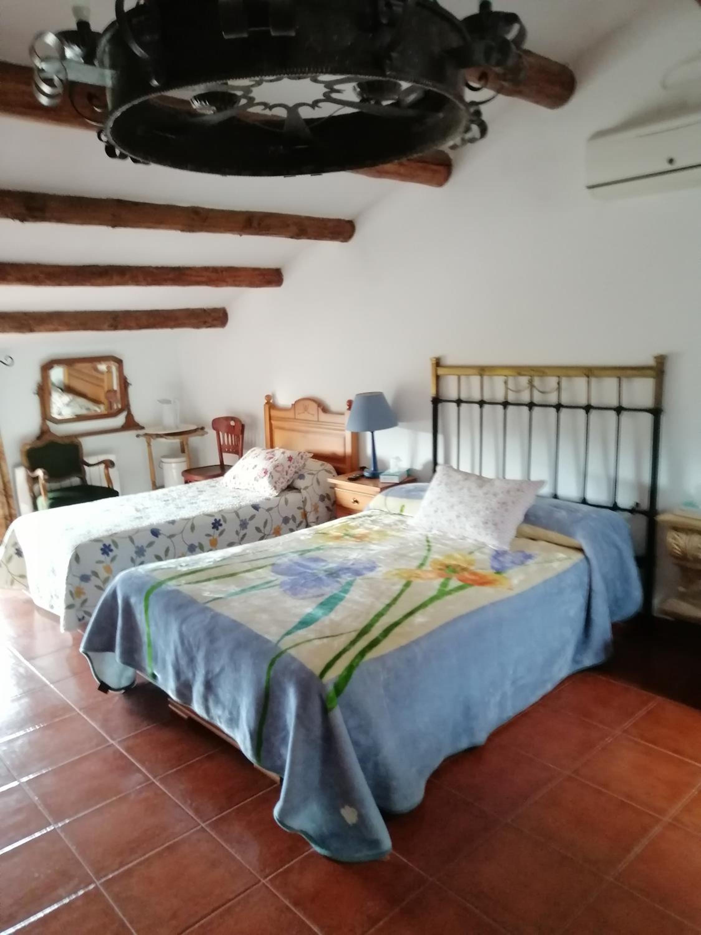 Habitación Cuádruple con Vista al Jardín