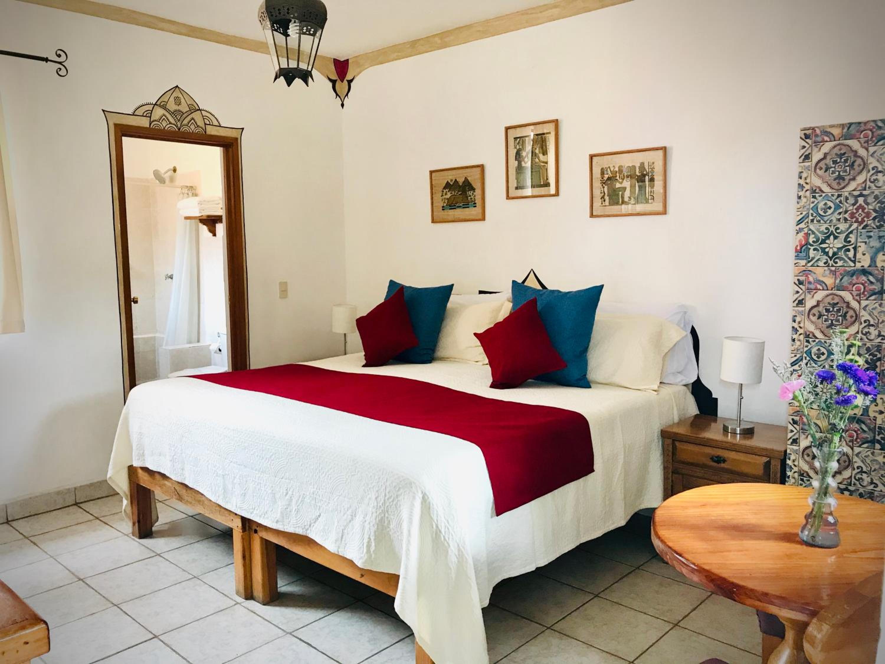 Deluxe Room/King Bed with Kitchenette