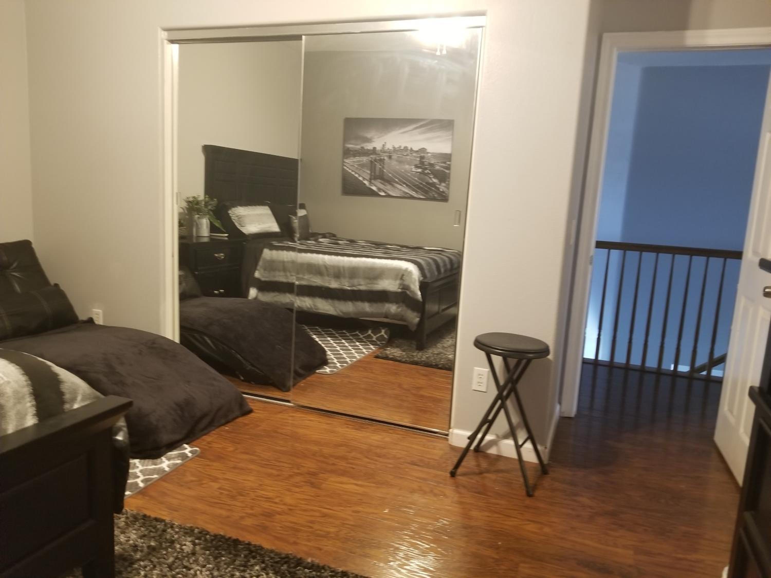 Single Room with Shared Bathroom photo 1