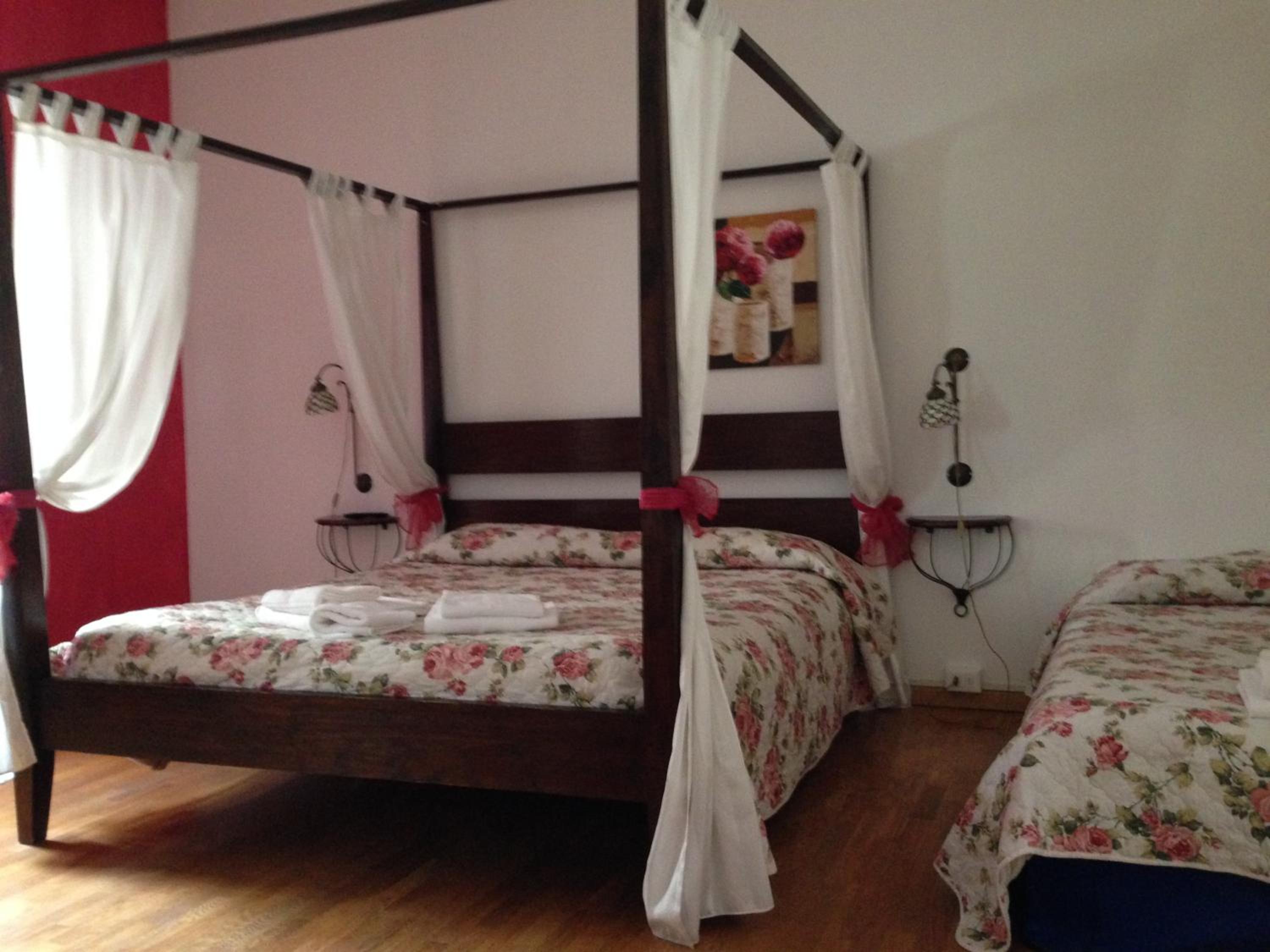 Quadruple Room with Shared Bathroom photo 3