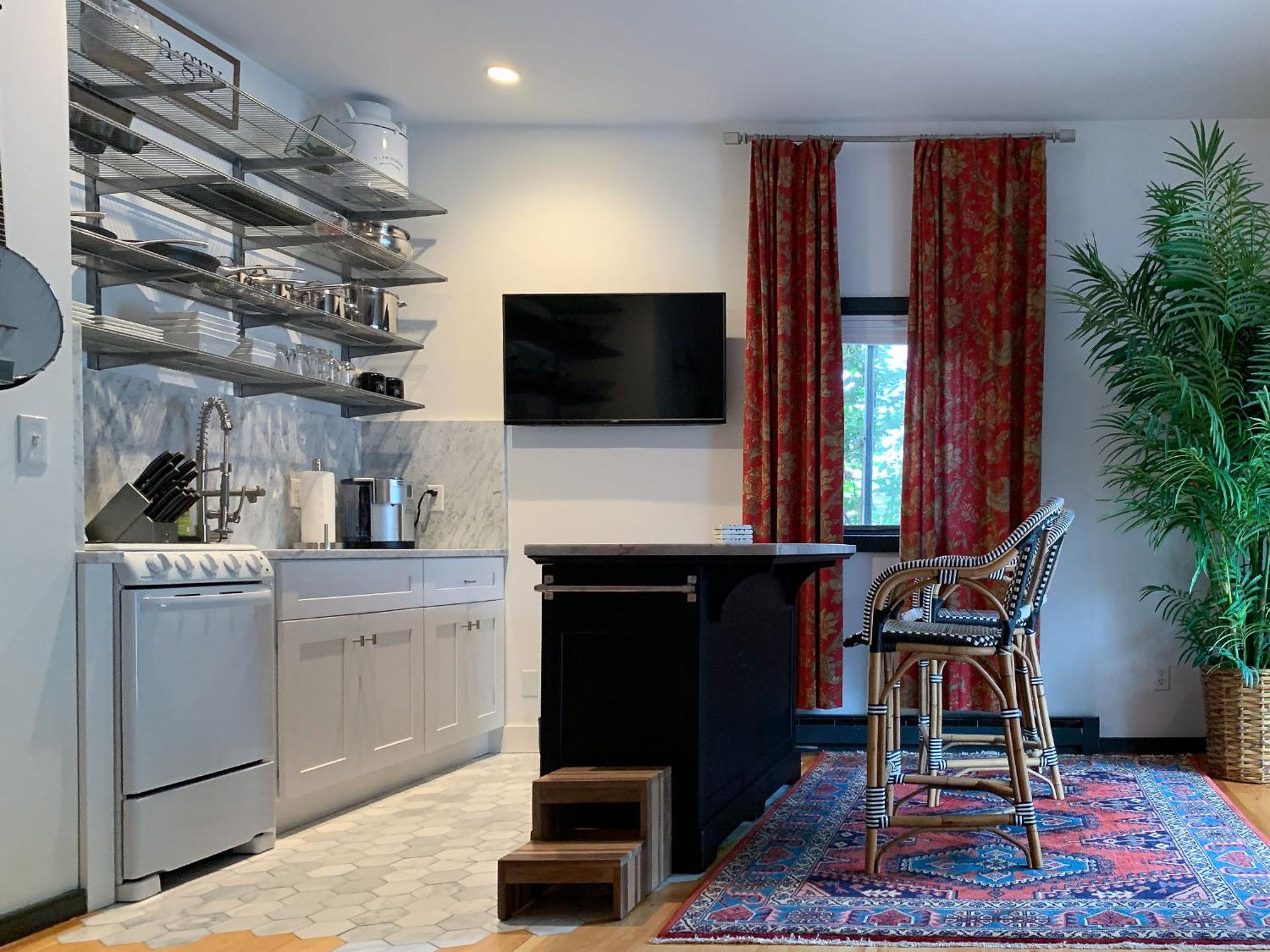 Superior King Suite - Photo 7