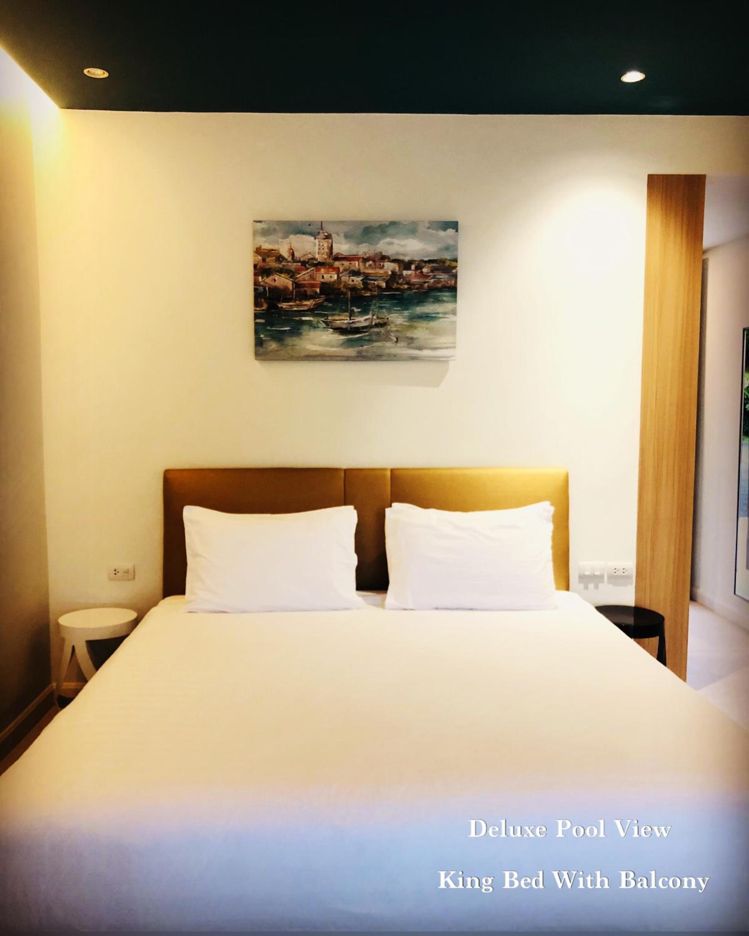 Deluxe Room - Photo 11