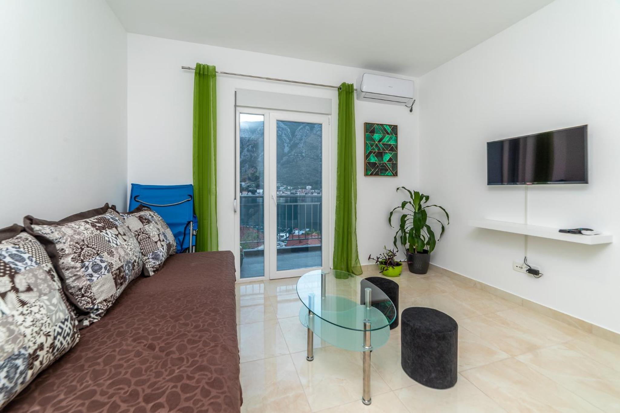 One-Bedroom Apartment photo 1