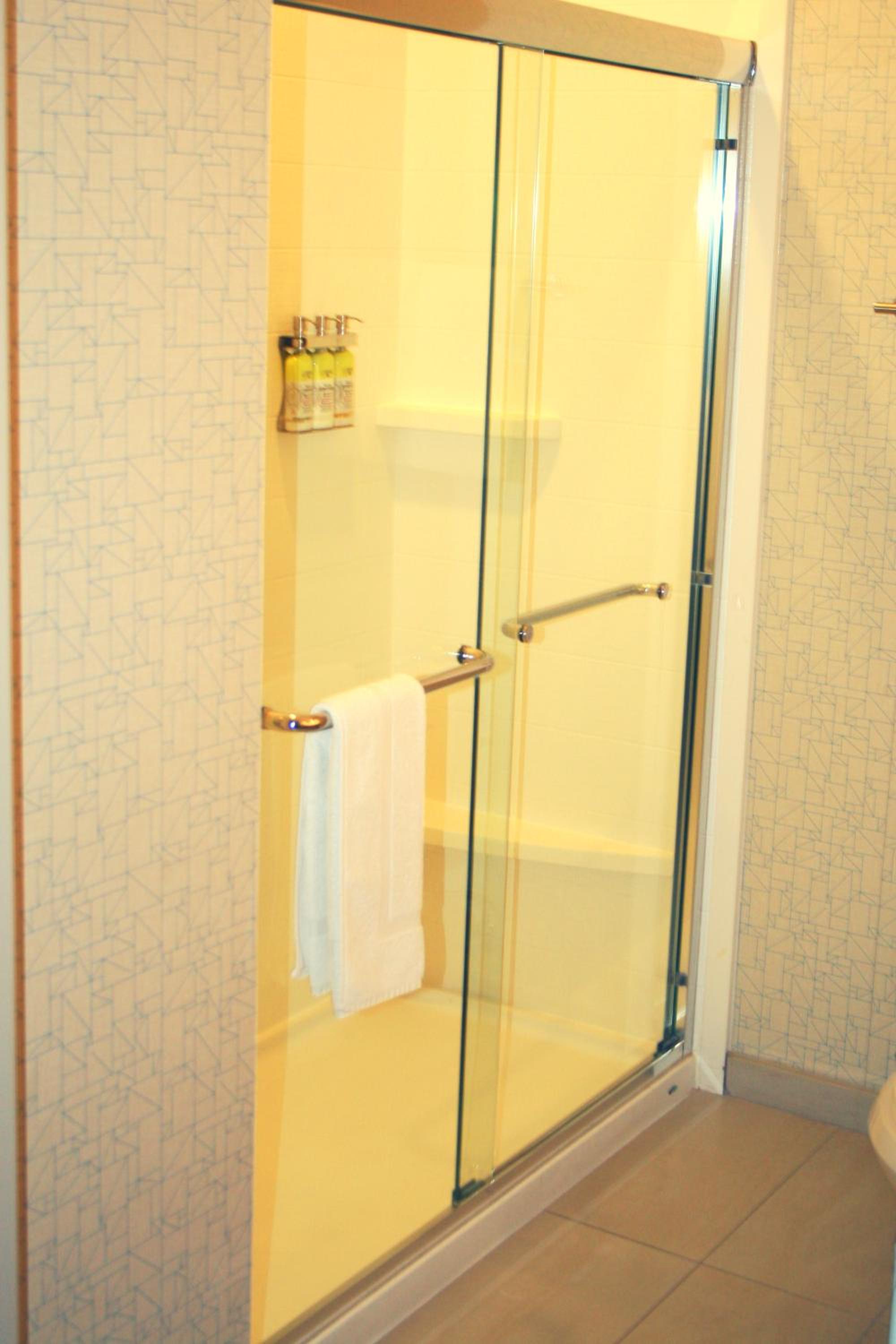Standard King Room - Photo 7