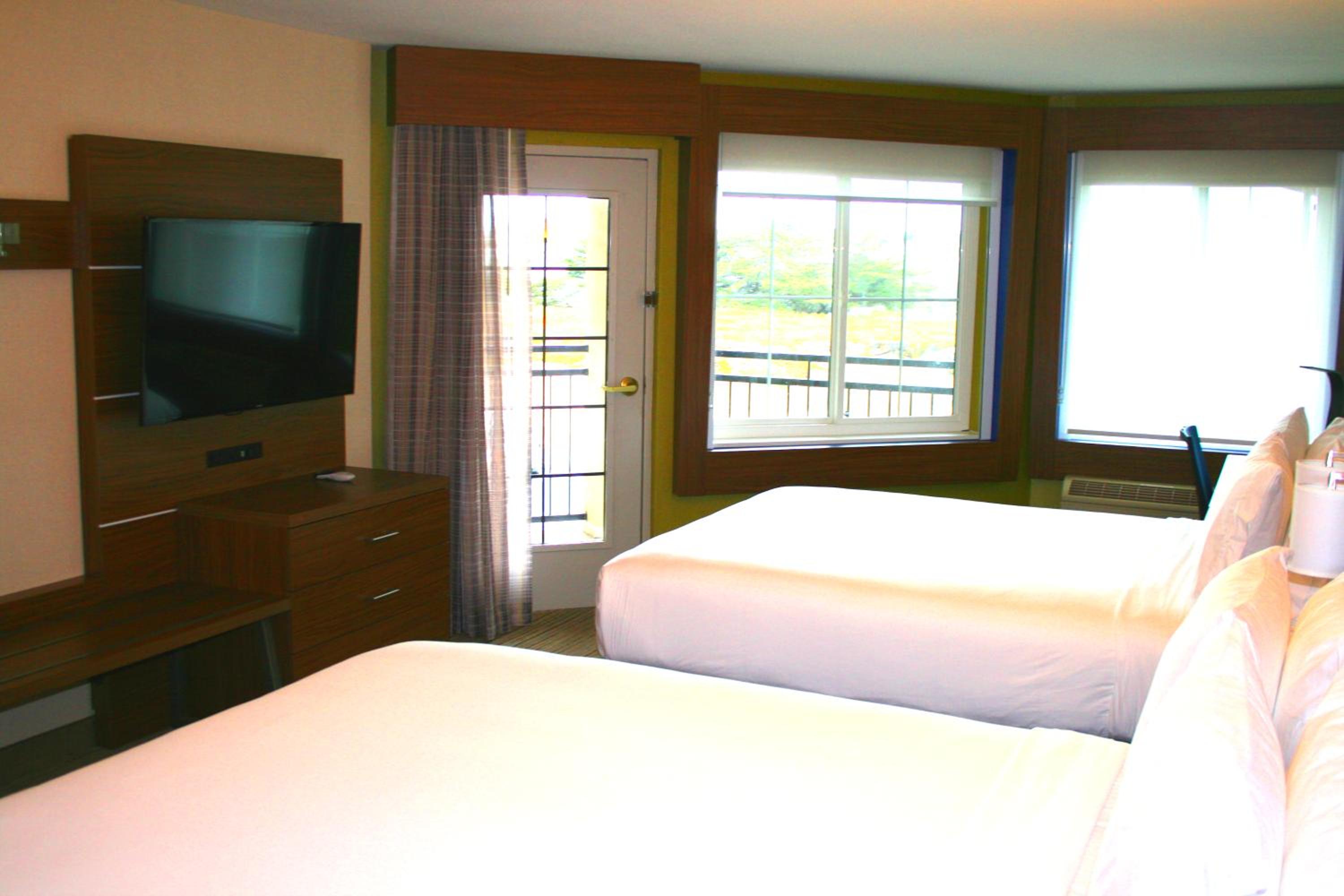 Queen Suite - Photo 1