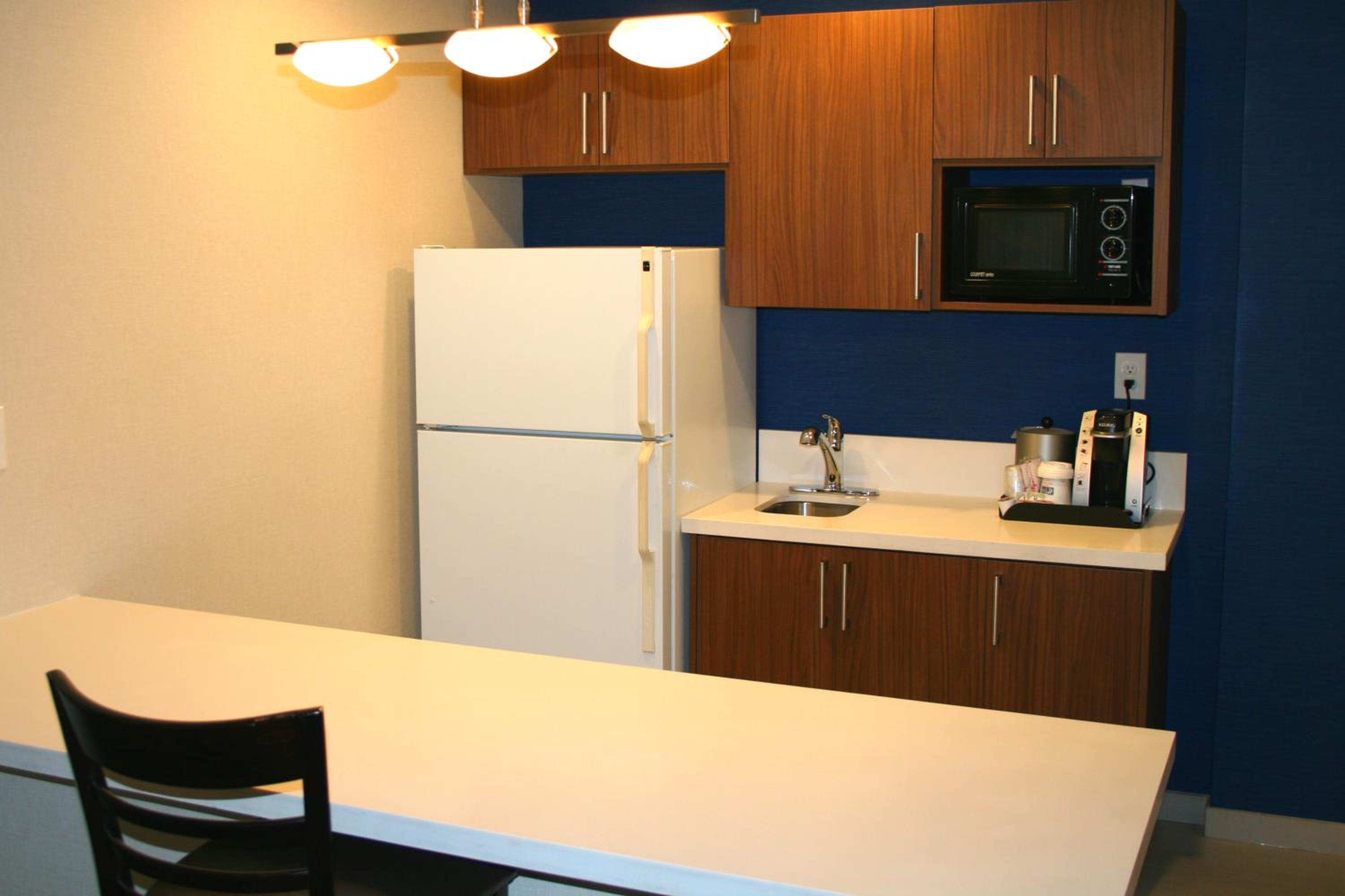 Queen Suite - Photo 2