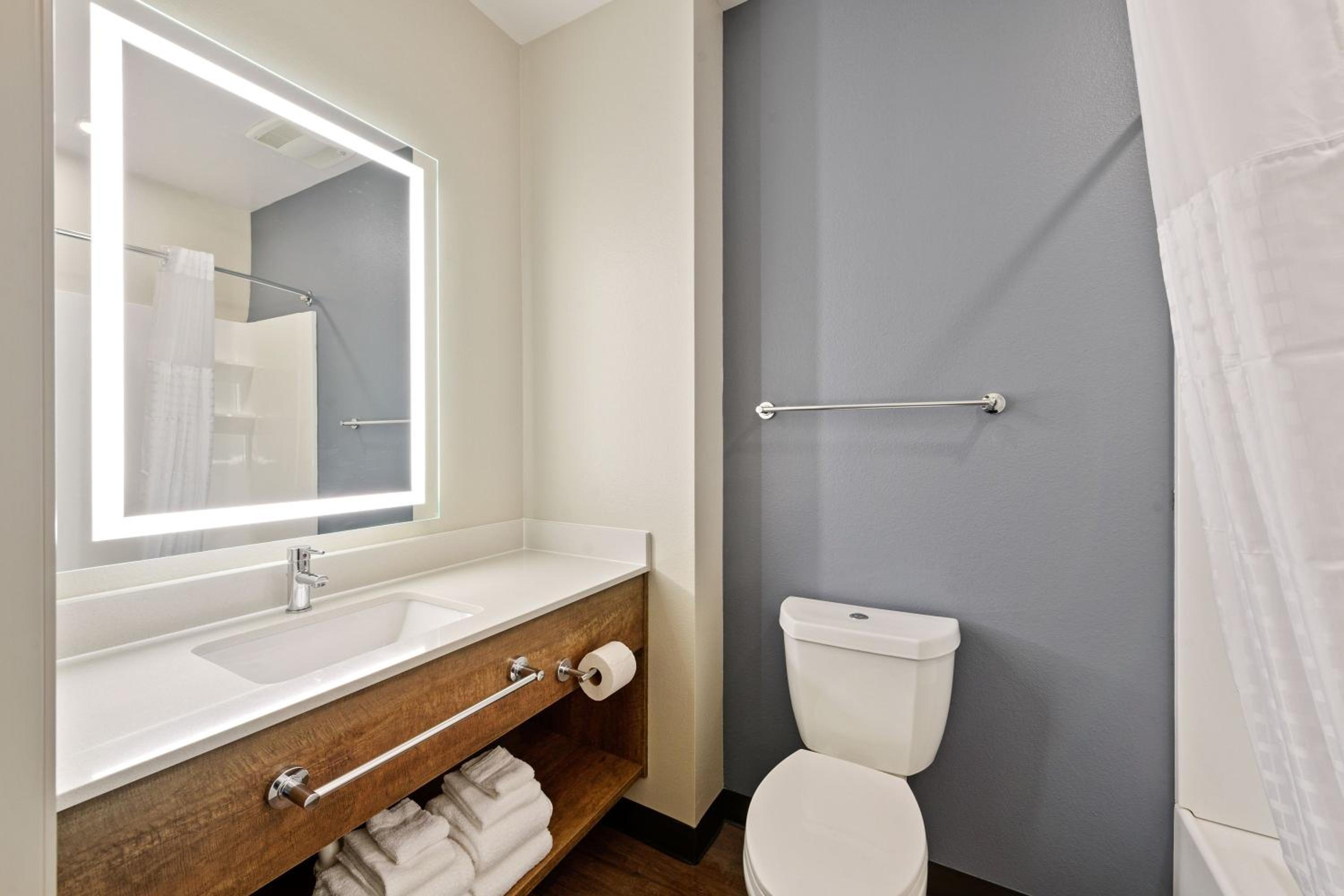 Studio with 2 Queen Beds - Non-Smoking - Photo 12