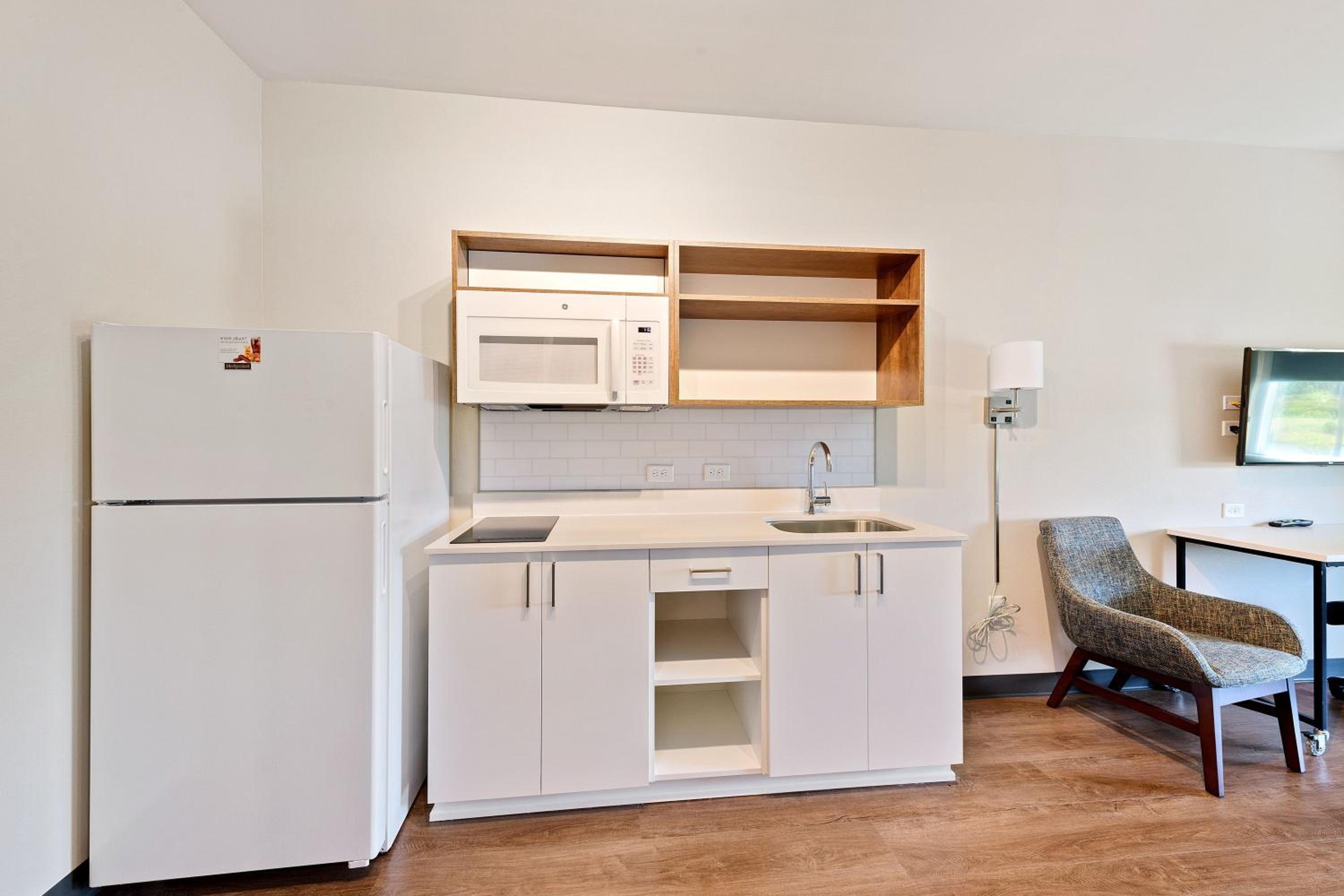 Studio with 2 Queen Beds - Non-Smoking - Photo 10