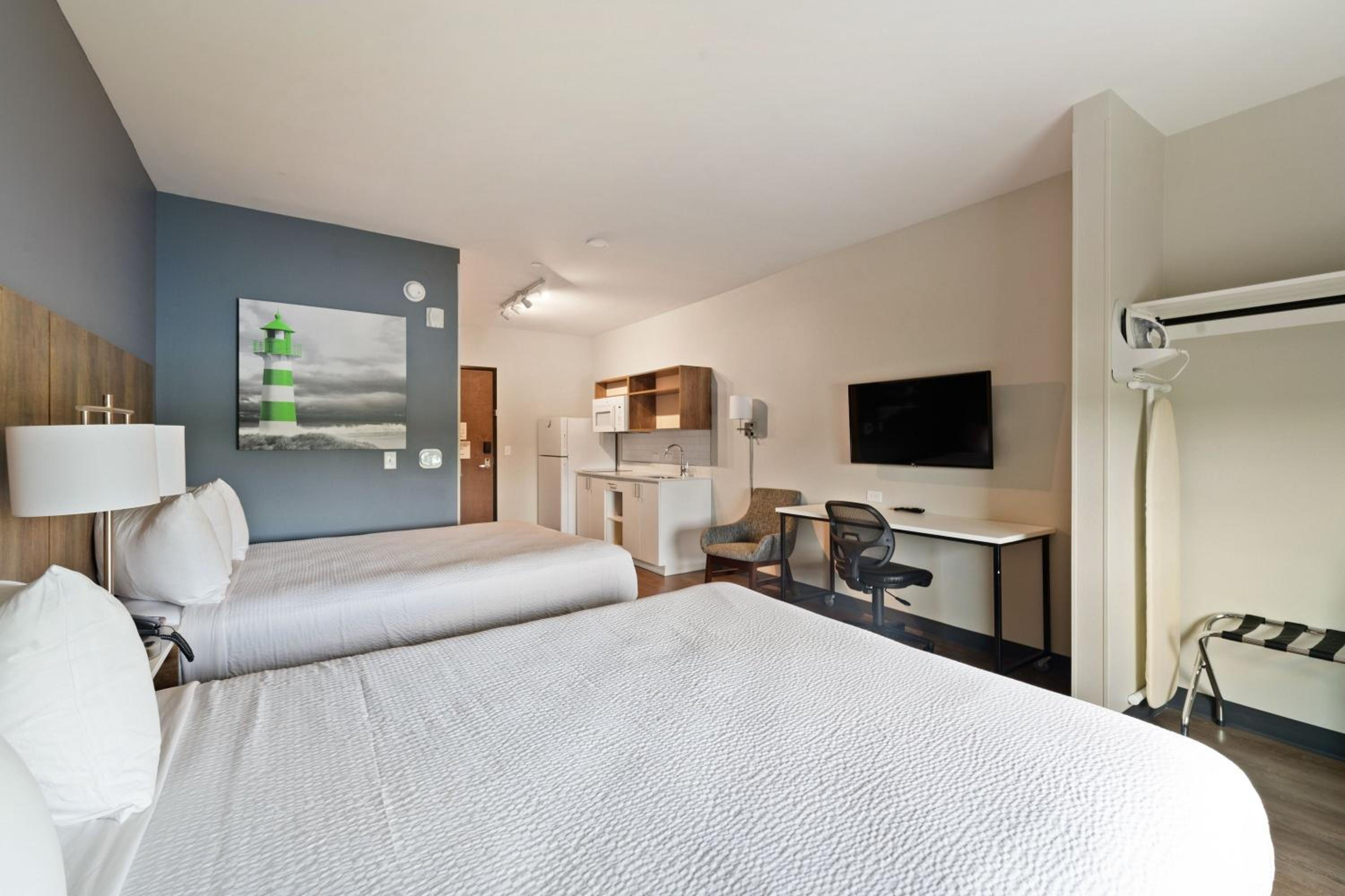 Studio with 2 Queen Beds - Non-Smoking - Photo 7