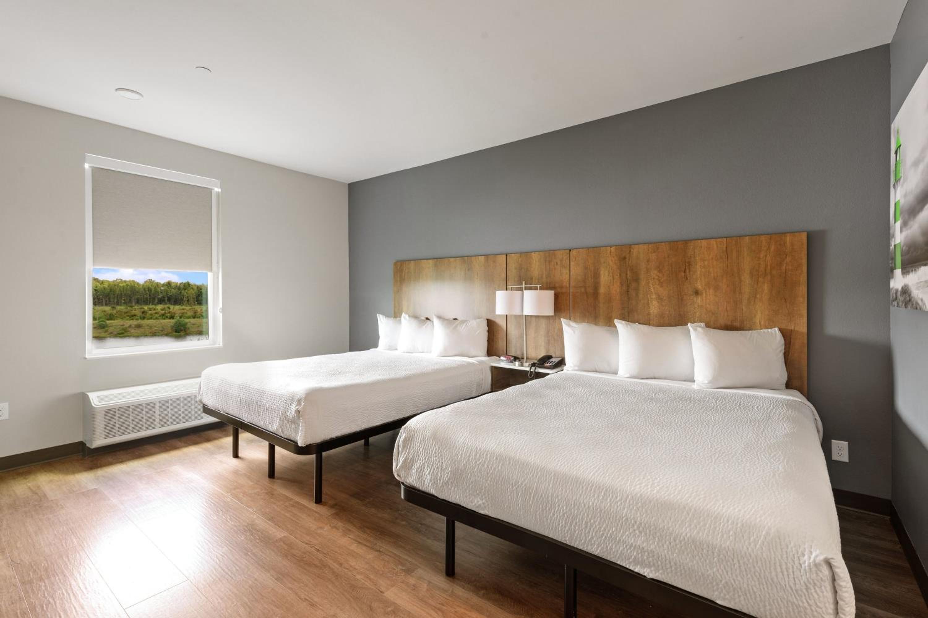 Studio with 2 Queen Beds - Non-Smoking - Photo 6