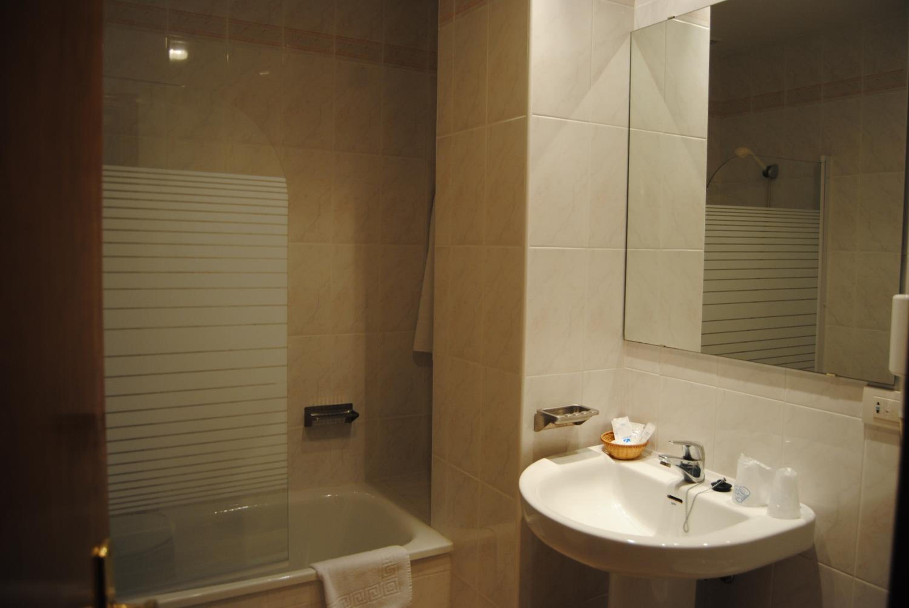 Double or Twin Room photo 3