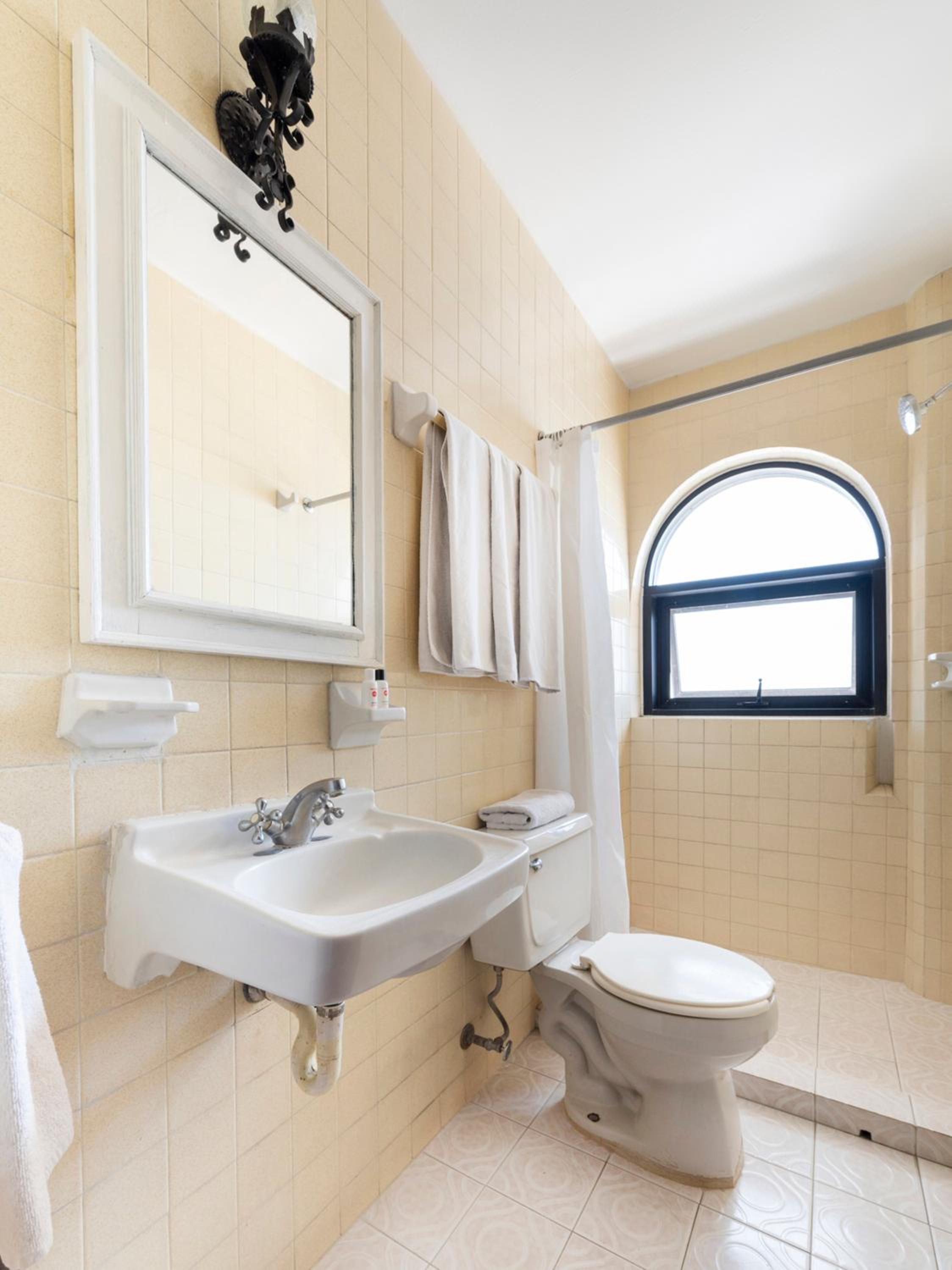1 Bedroom Apartment - Photo 8