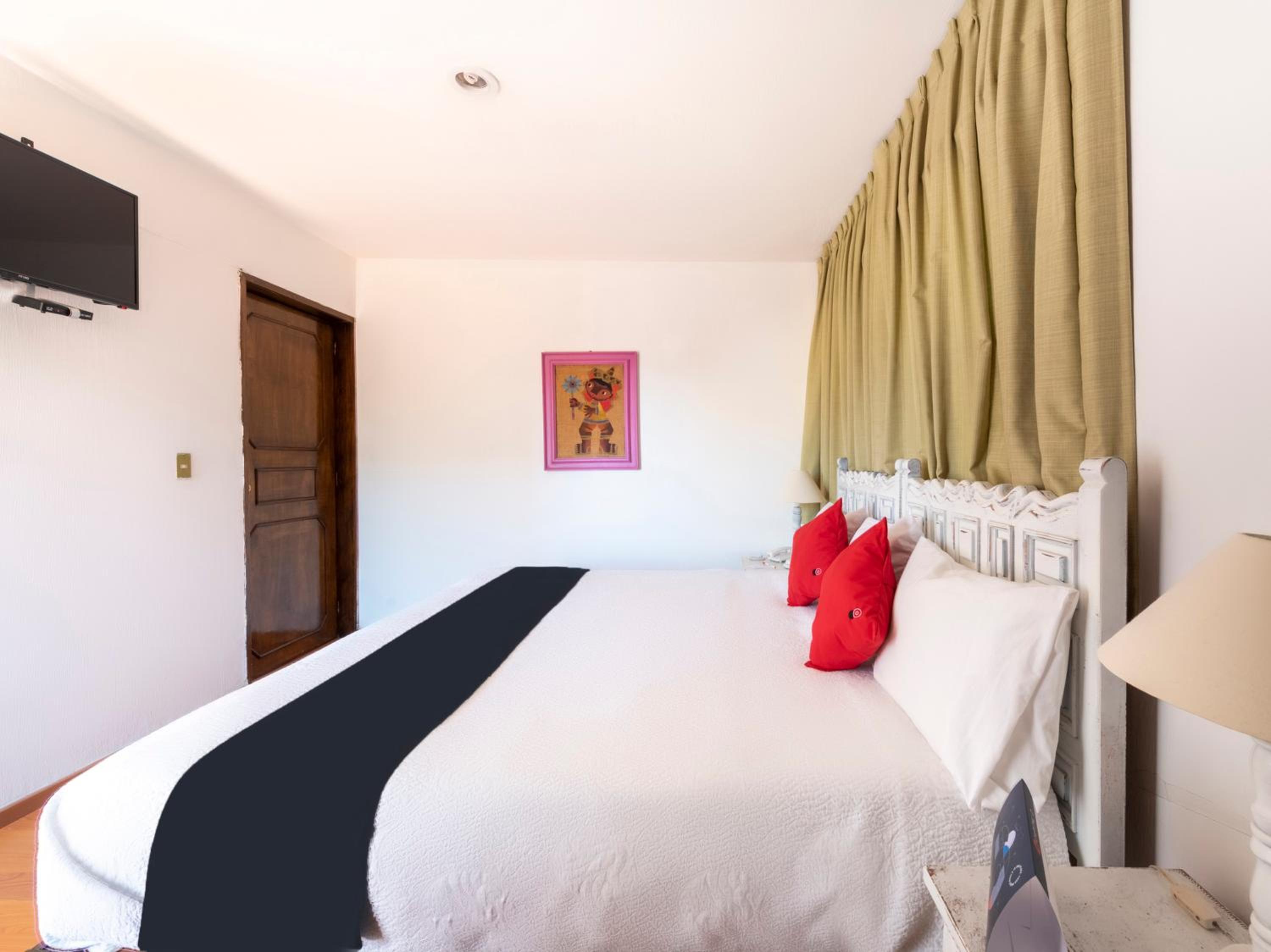 1 Bedroom Apartment - Photo 3