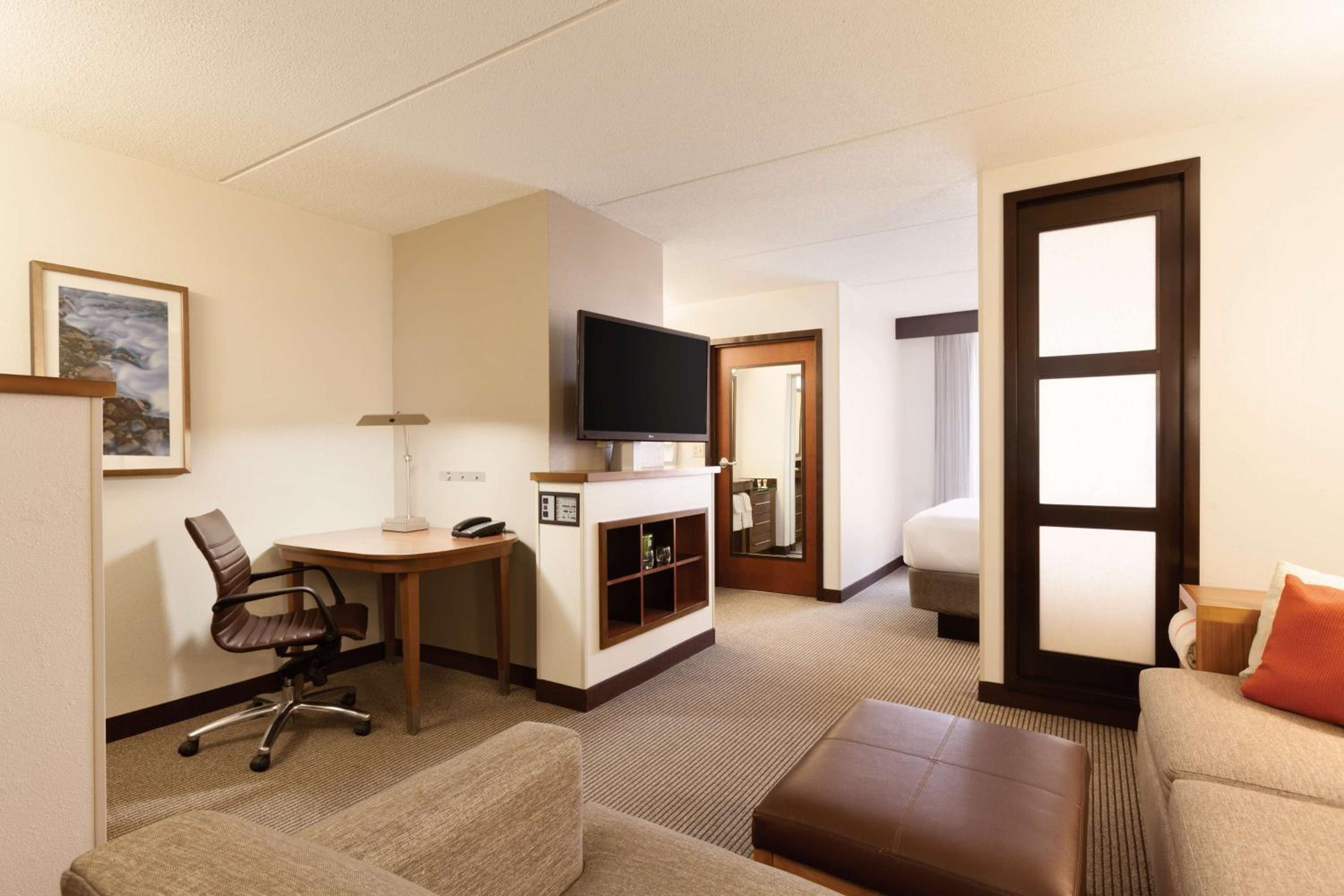 King Room with Sofa Bed - High Floor - Photo 7