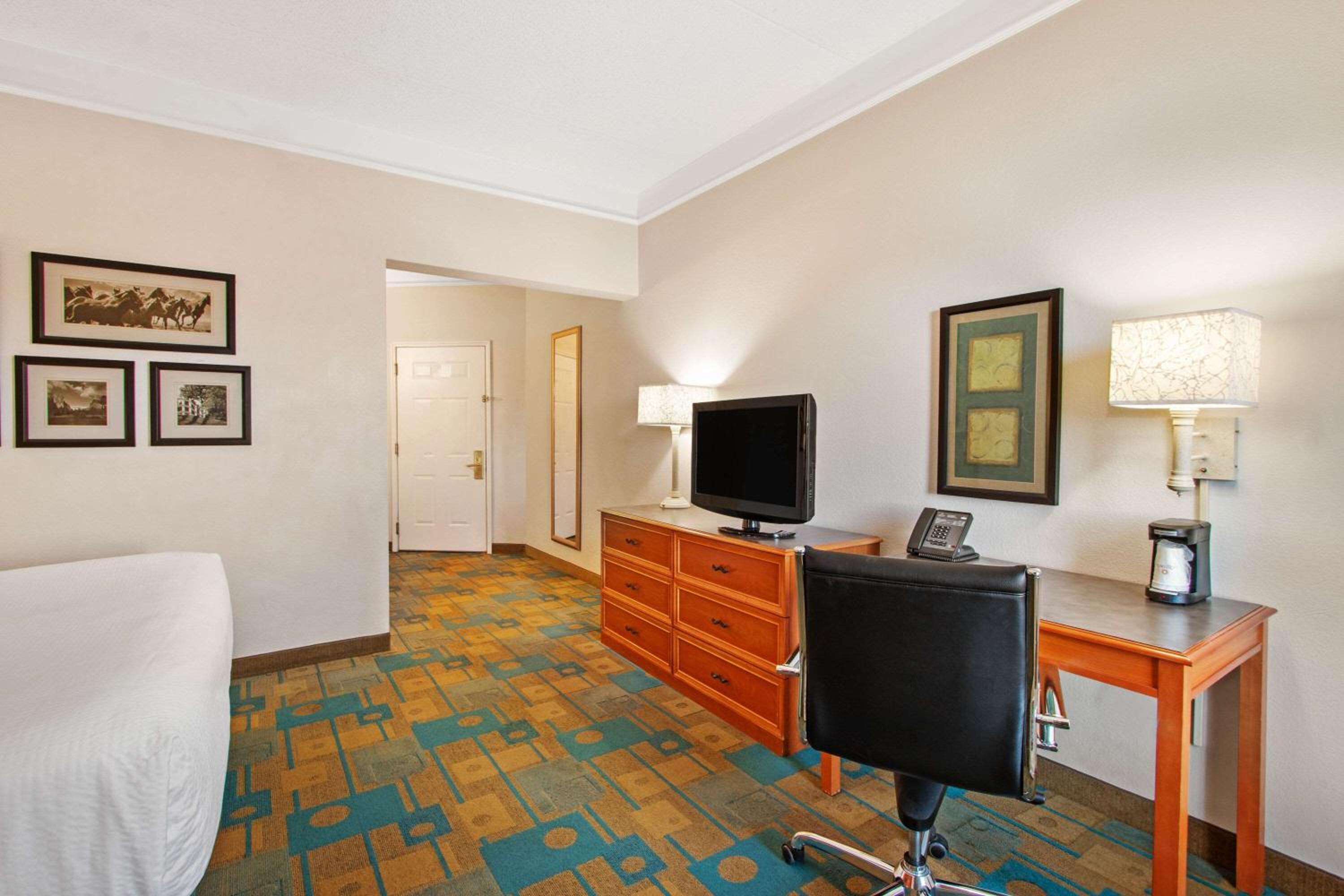 Double Room with Two Double Beds - Photo 4