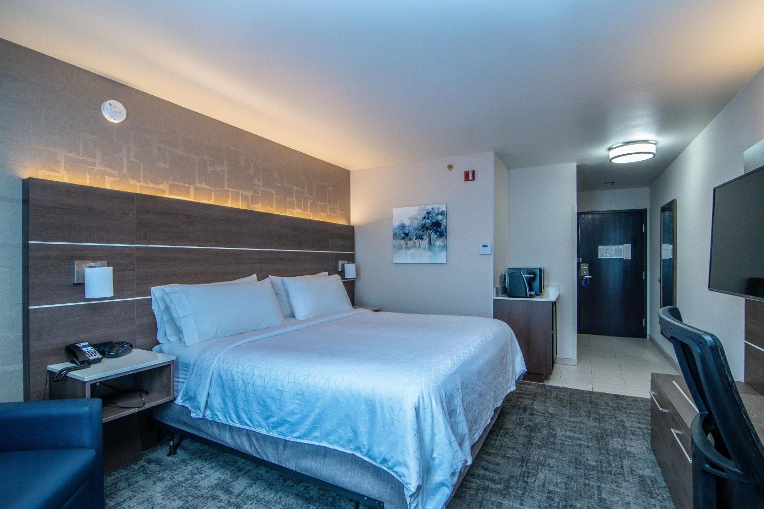 Standard King Room - Photo 2