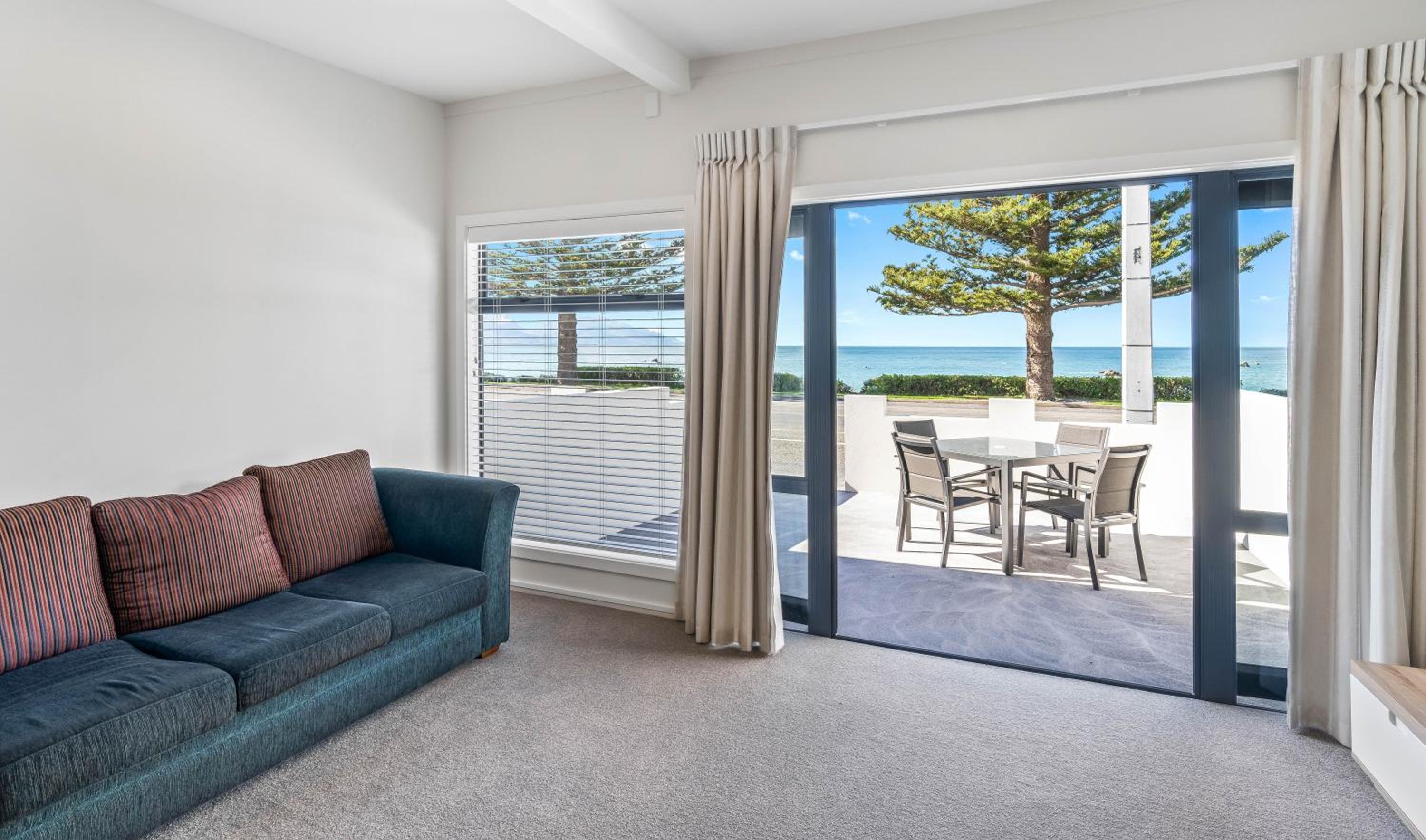 Apartment with Sea View - Photo 9