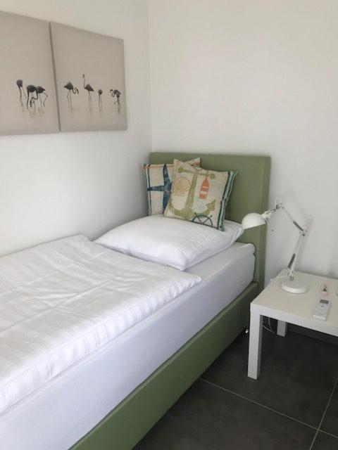 Holiday Home Lakeview - Second row photo 1