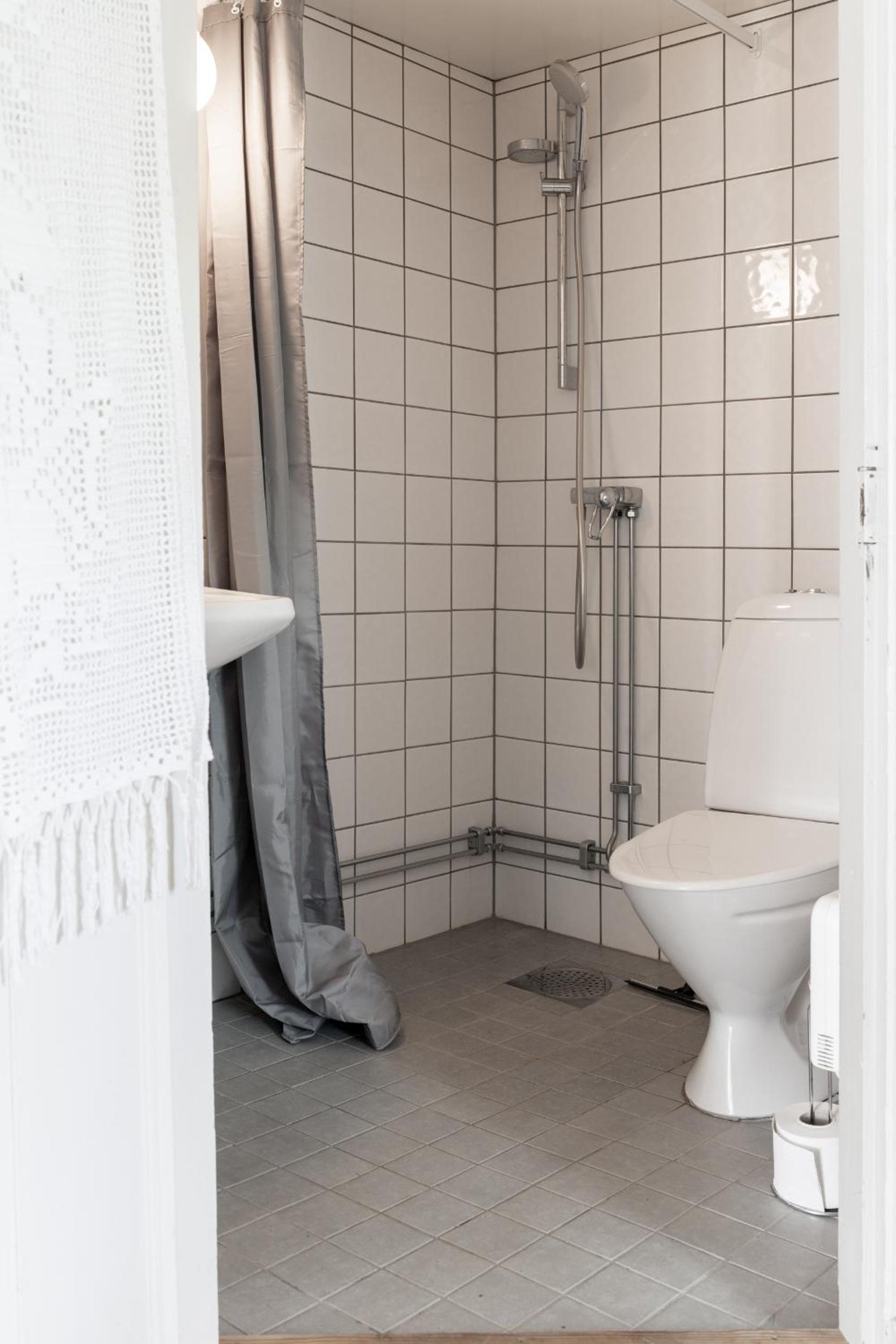 Standard Double Room with Shared Bathroom and Toilet photo 2