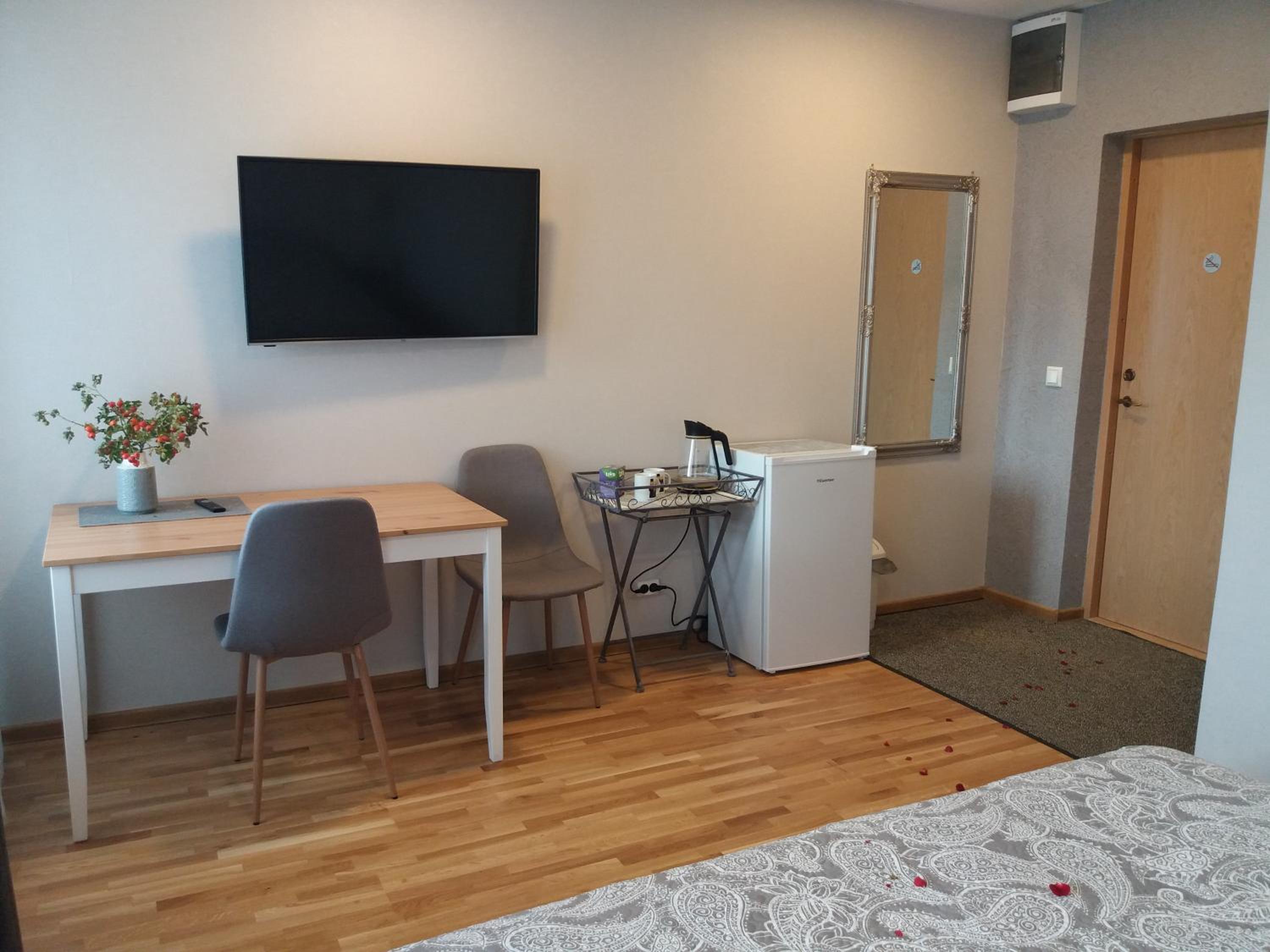 Double or Twin Room with Private Bathroom - Photo 4