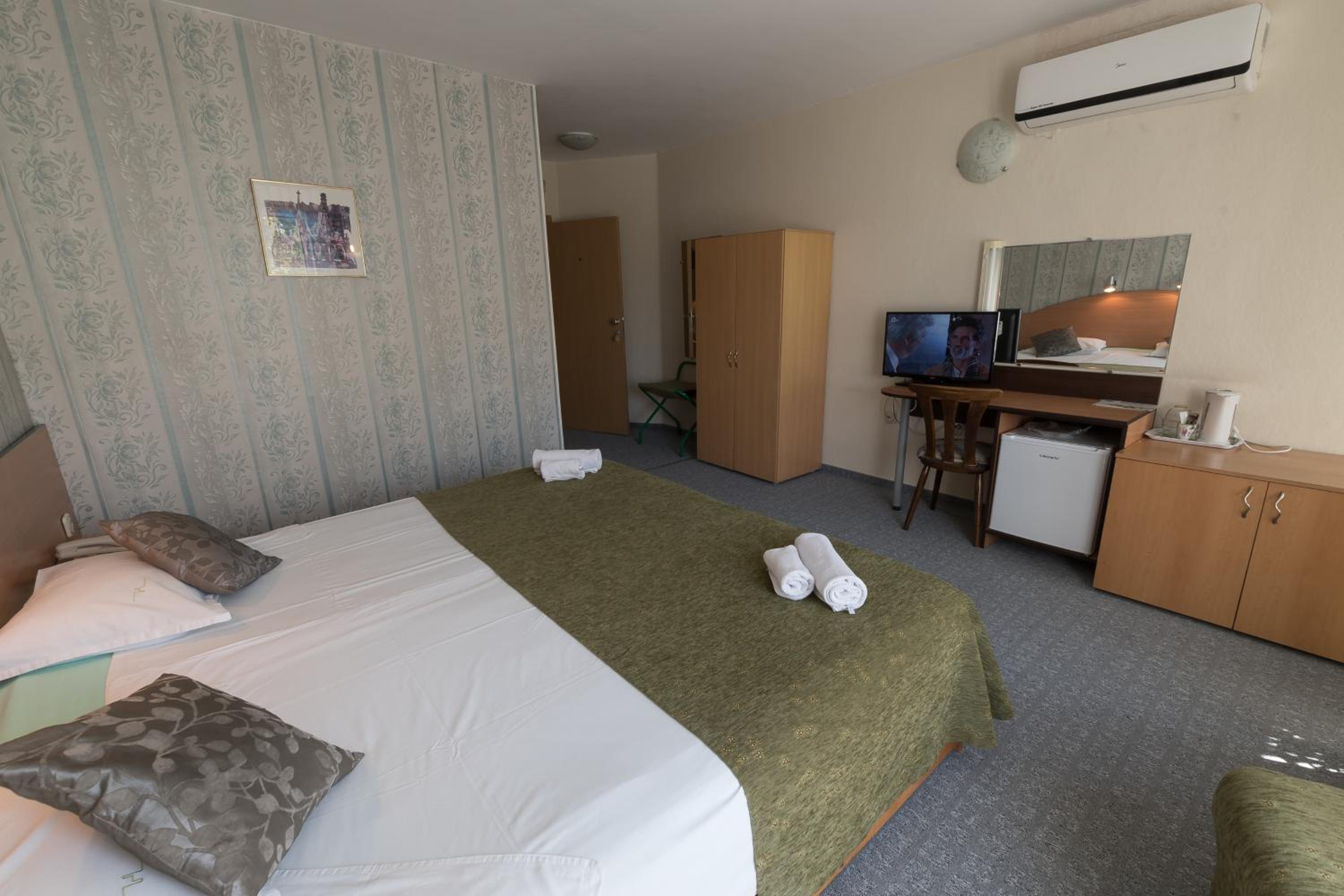Standard Double Room - Photo 7