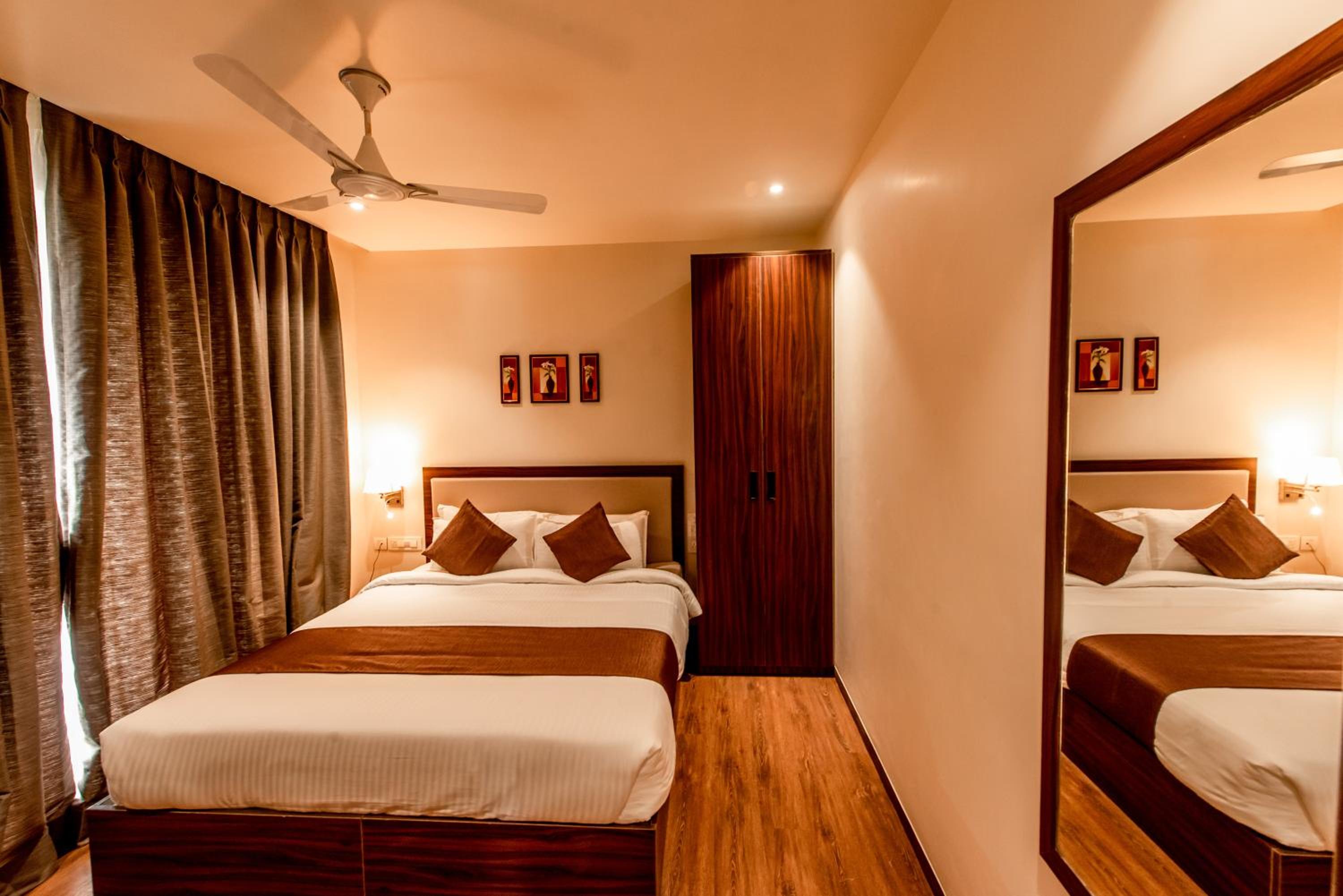 Deluxe Double Room with Balcony photo 1