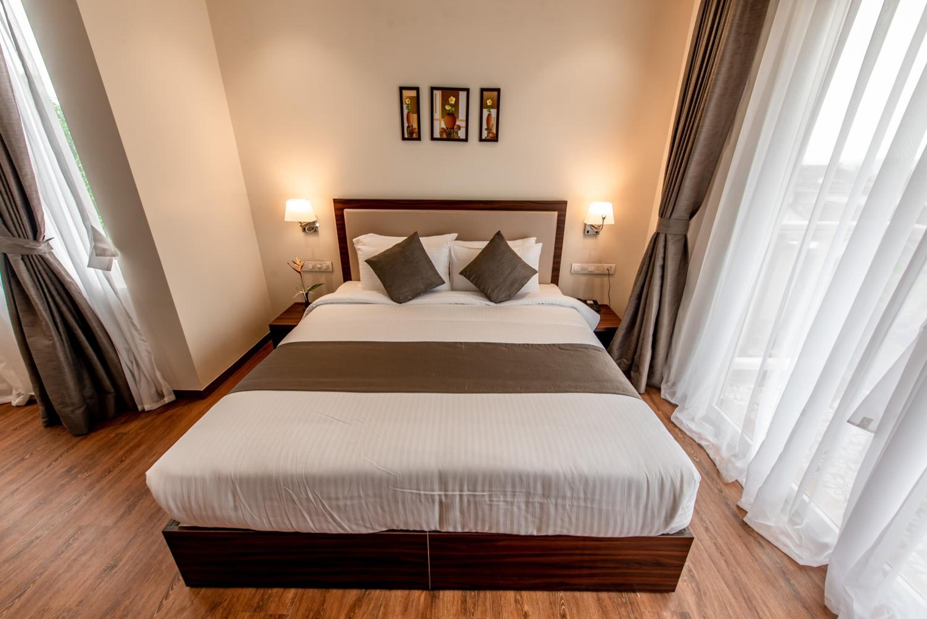 Queen Room with Balcony photo 3
