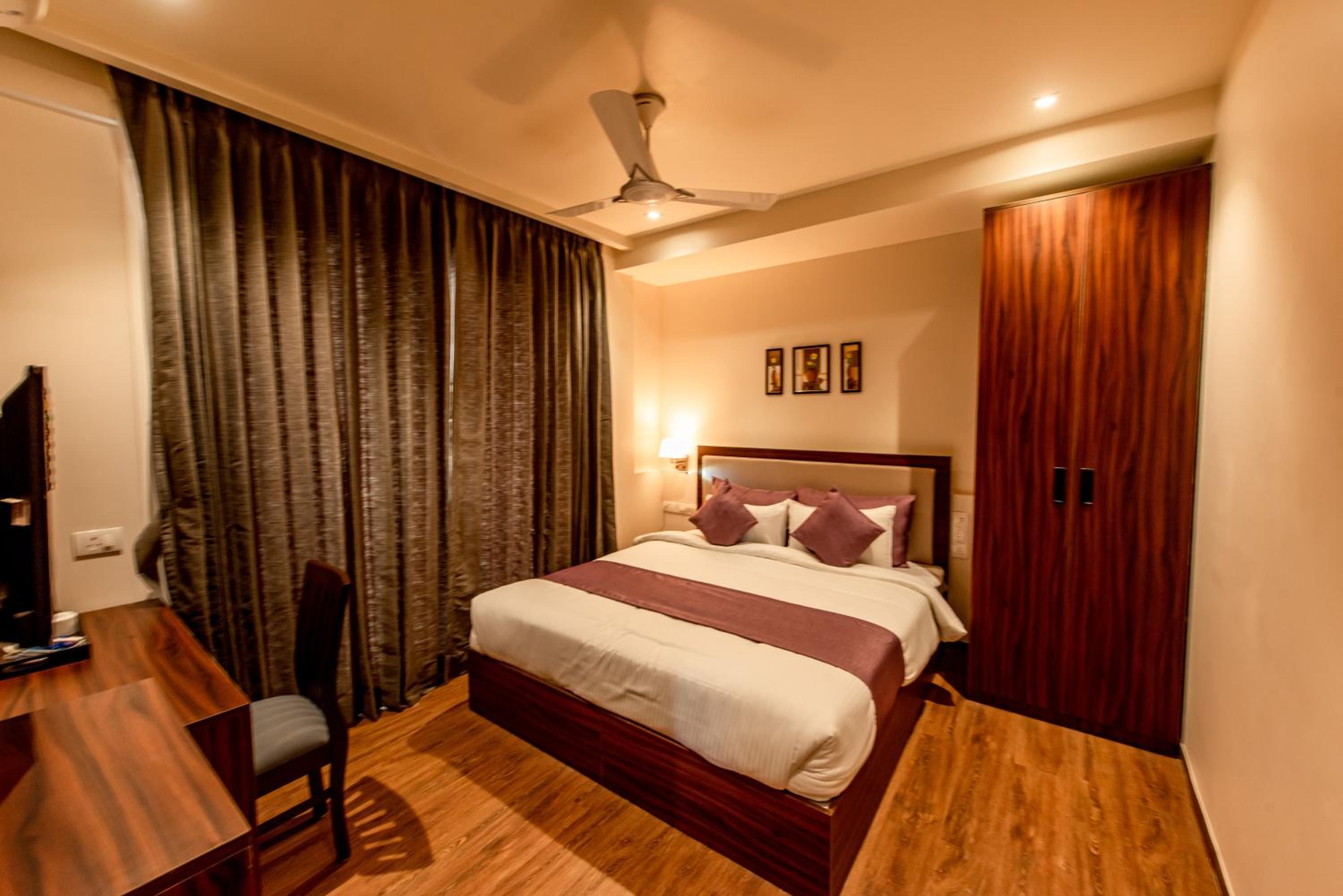 Queen Suite photo 1