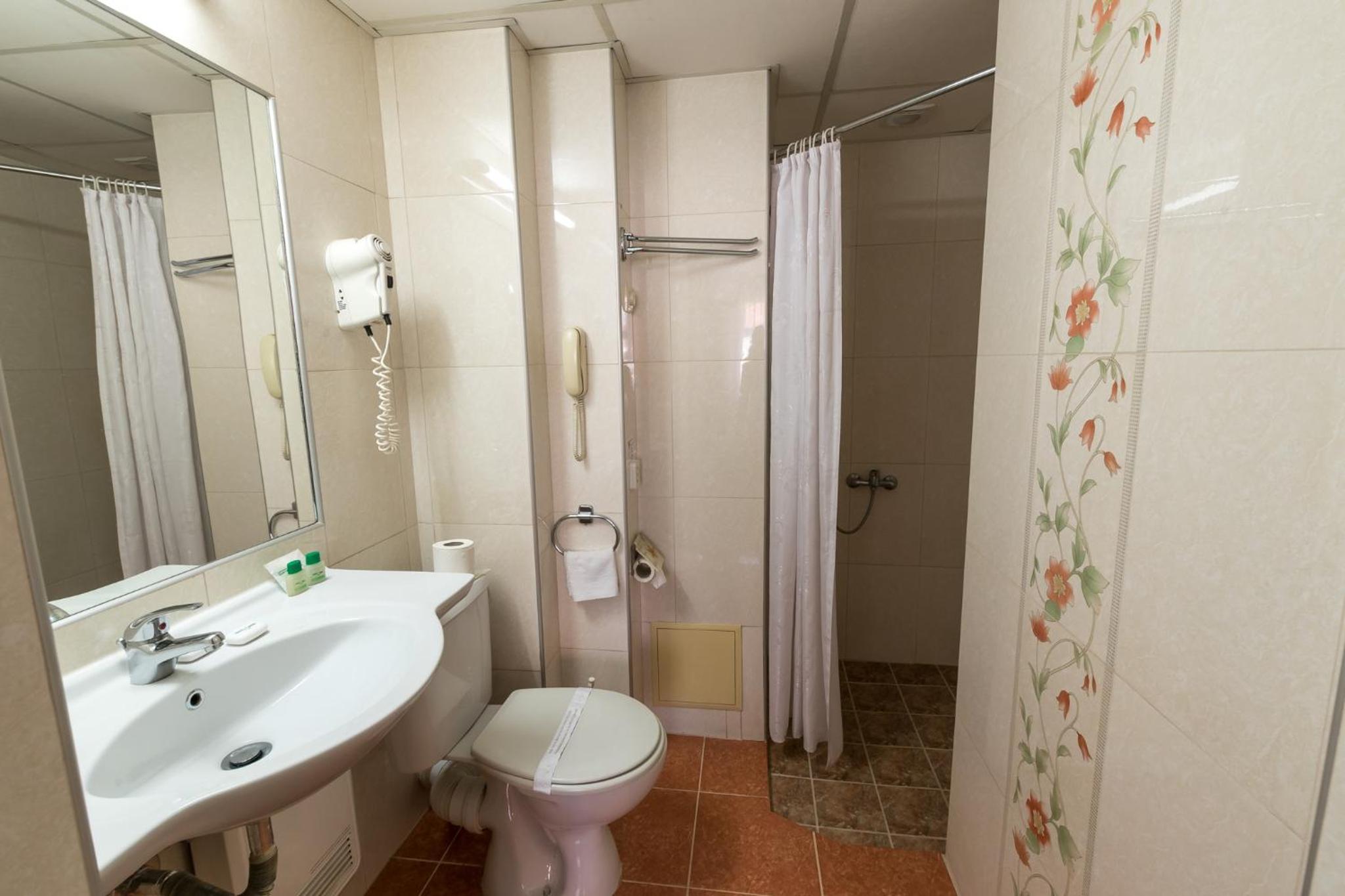 Economy Double or Twin Room - Photo 8