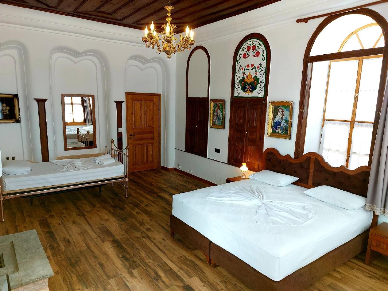 King Suite with Pool View photo 2